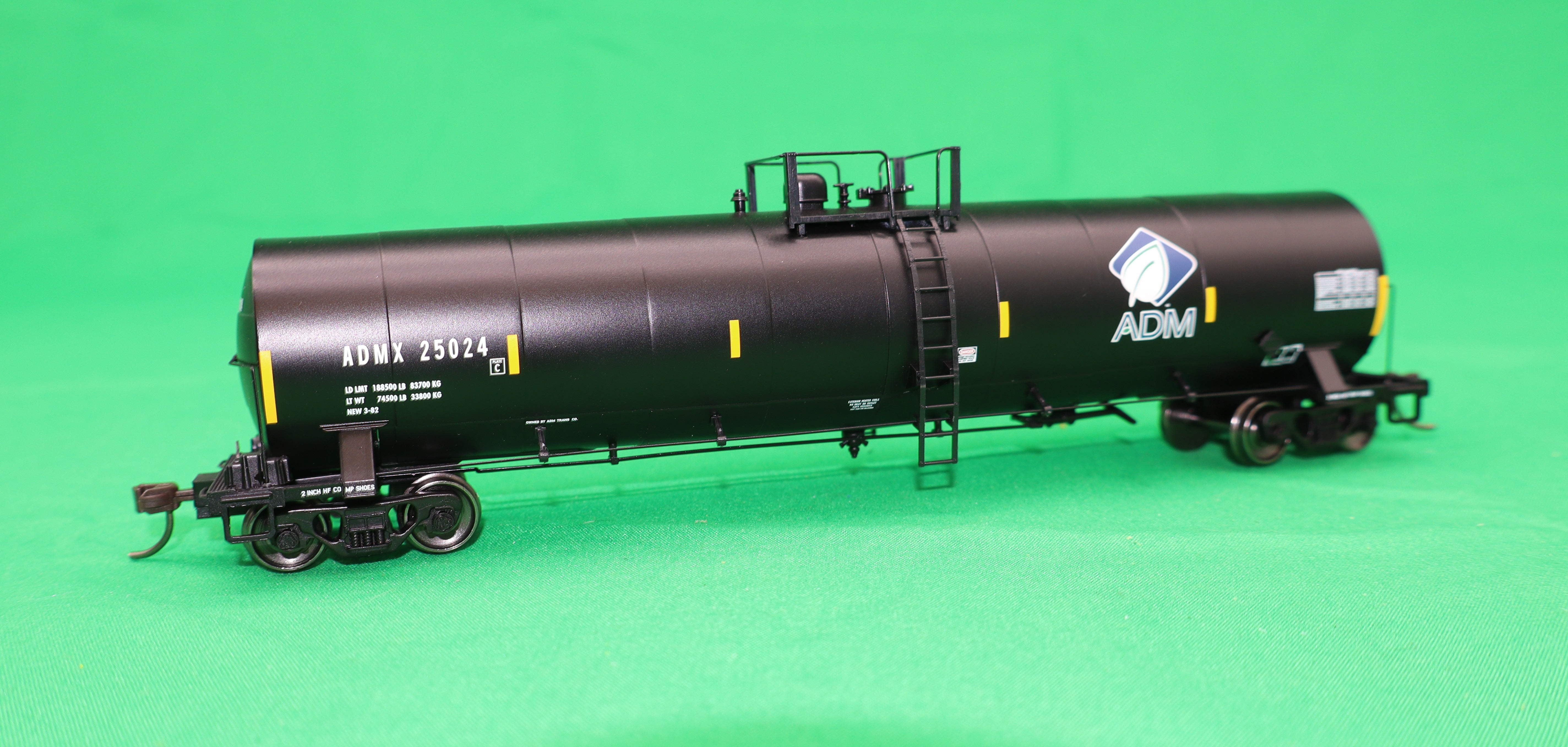 Atlas HO 20 007 624 - Master - ACF 23,500 Gallon Tank Car "ADMX" #25024 (Leaf)