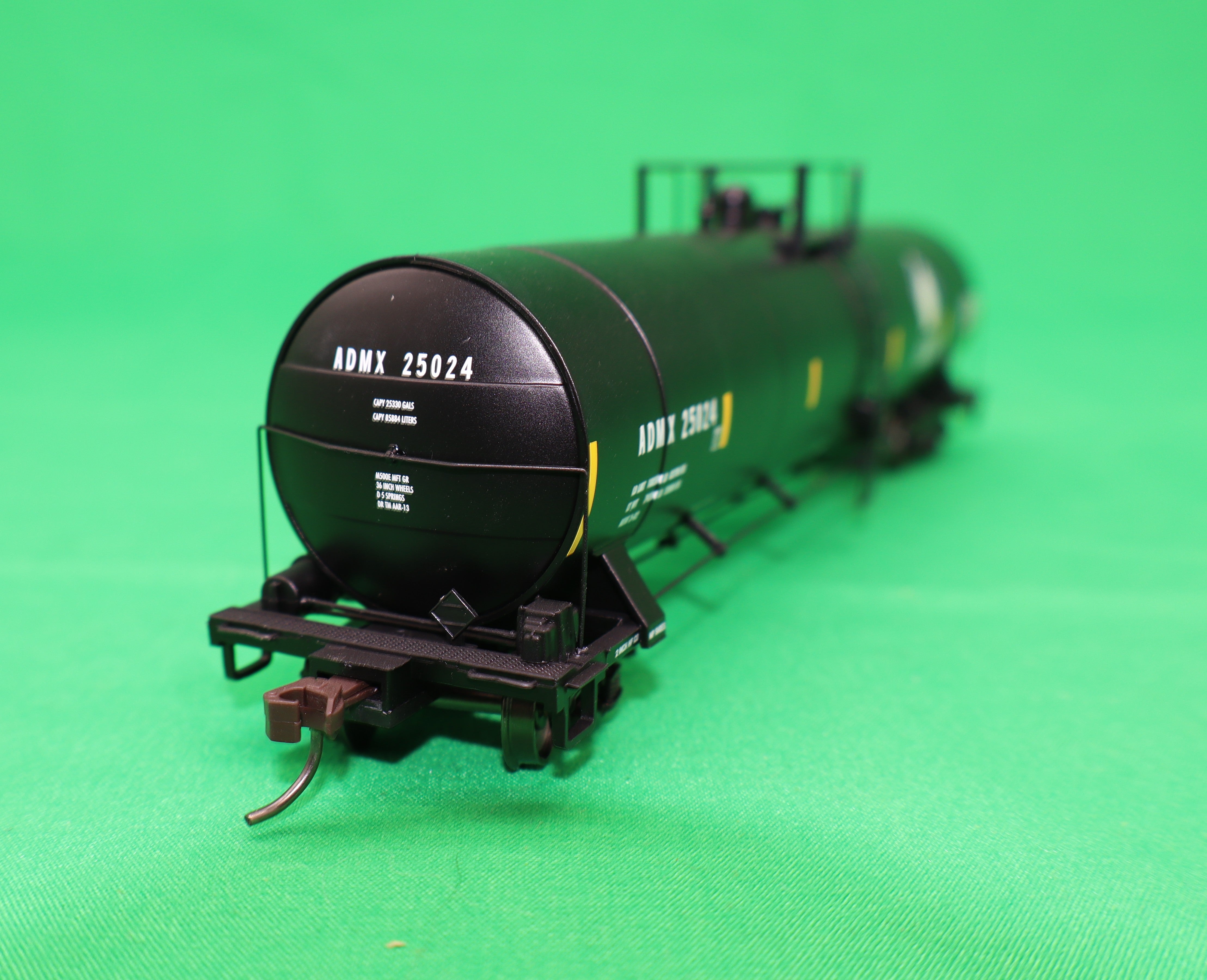 Atlas HO 20 007 624 - Master - ACF 23,500 Gallon Tank Car "ADMX" #25024 (Leaf)