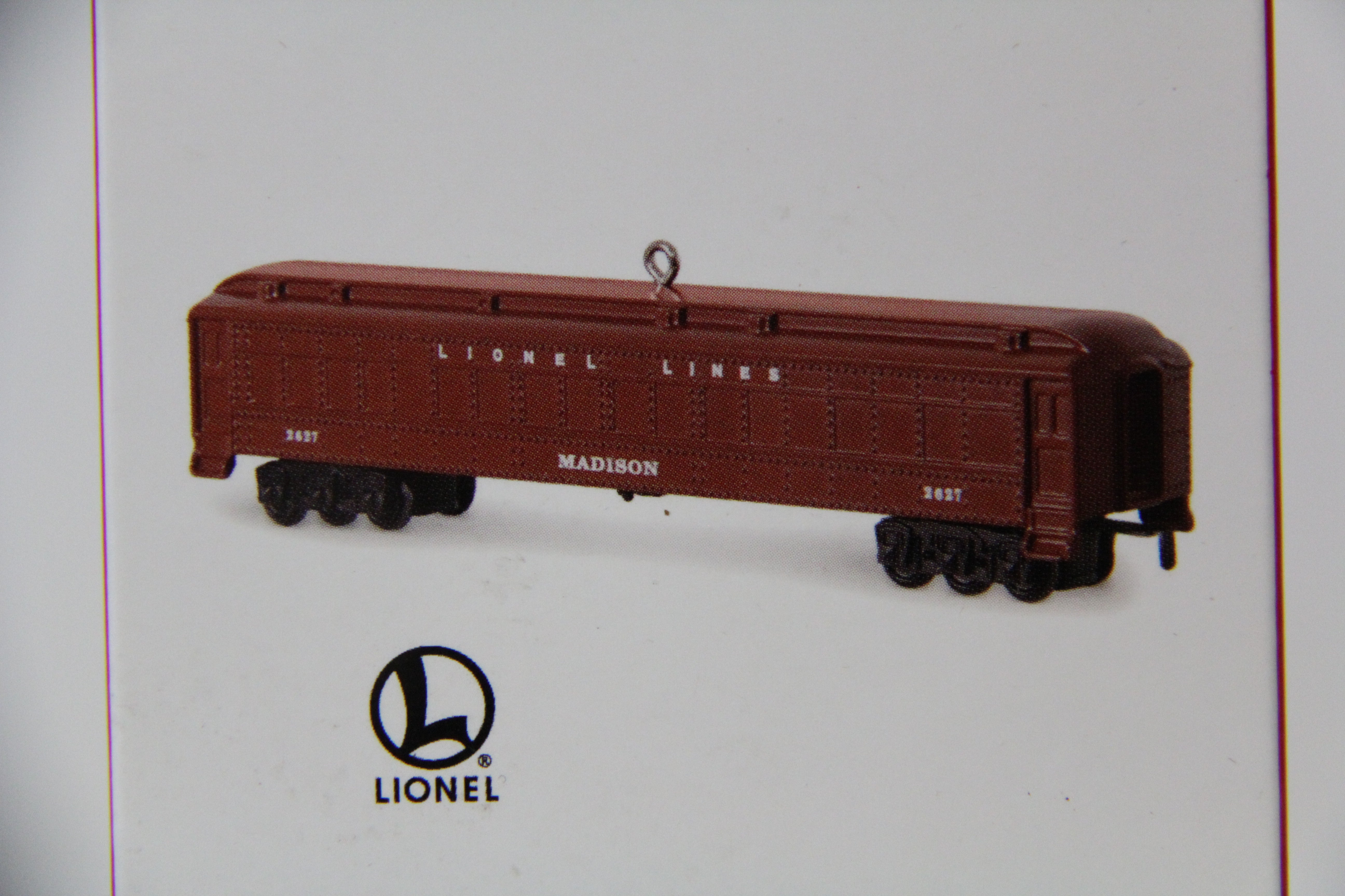 Lionel Hallmark Ornament 2016 Lionel 2627 Madison Passenger Car-Second hand-M4921