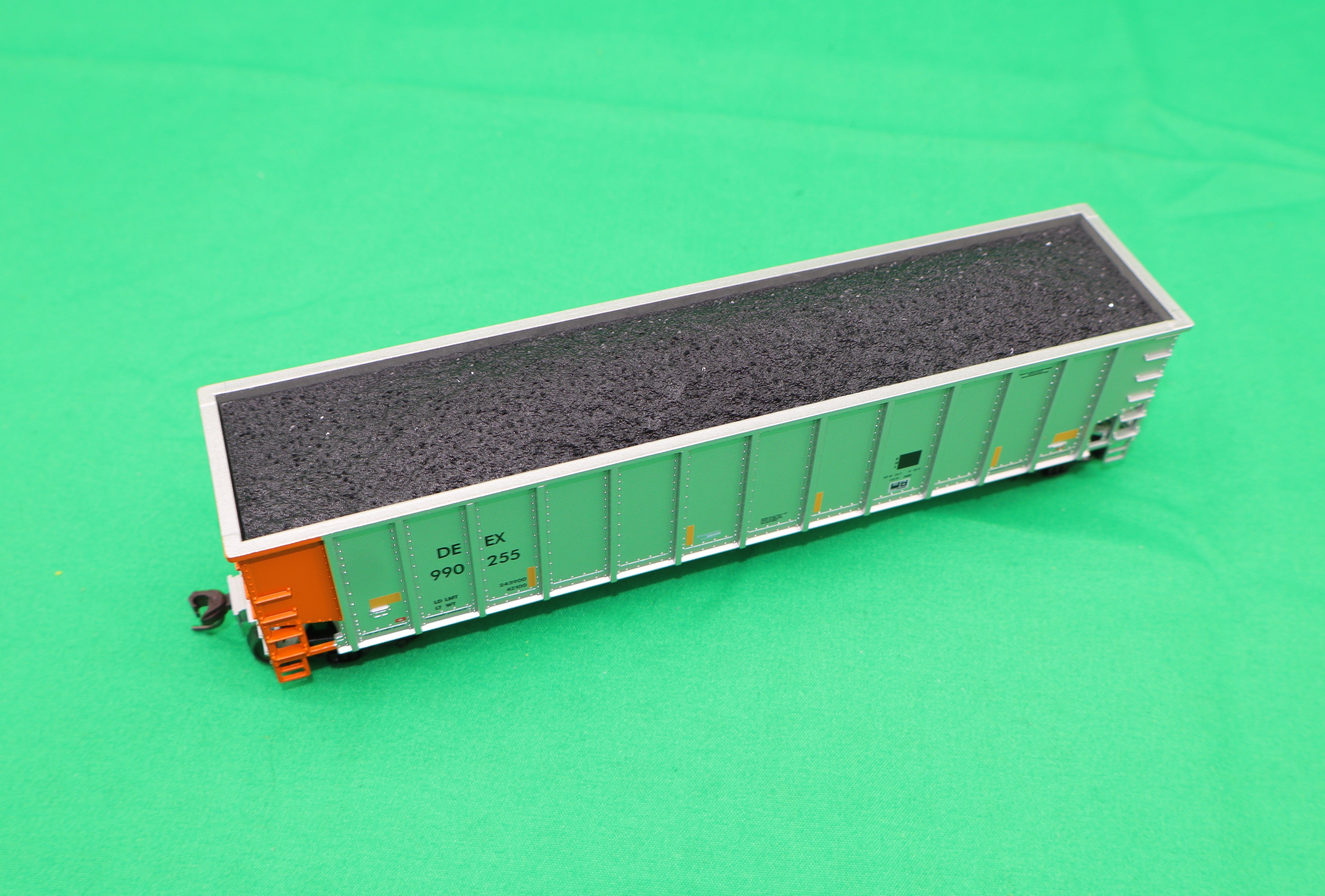 Atlas HO 20 007 708 - Trainman - Aluminum Coal Gondola Car "Detroit Edison" #990255 (DEEX)