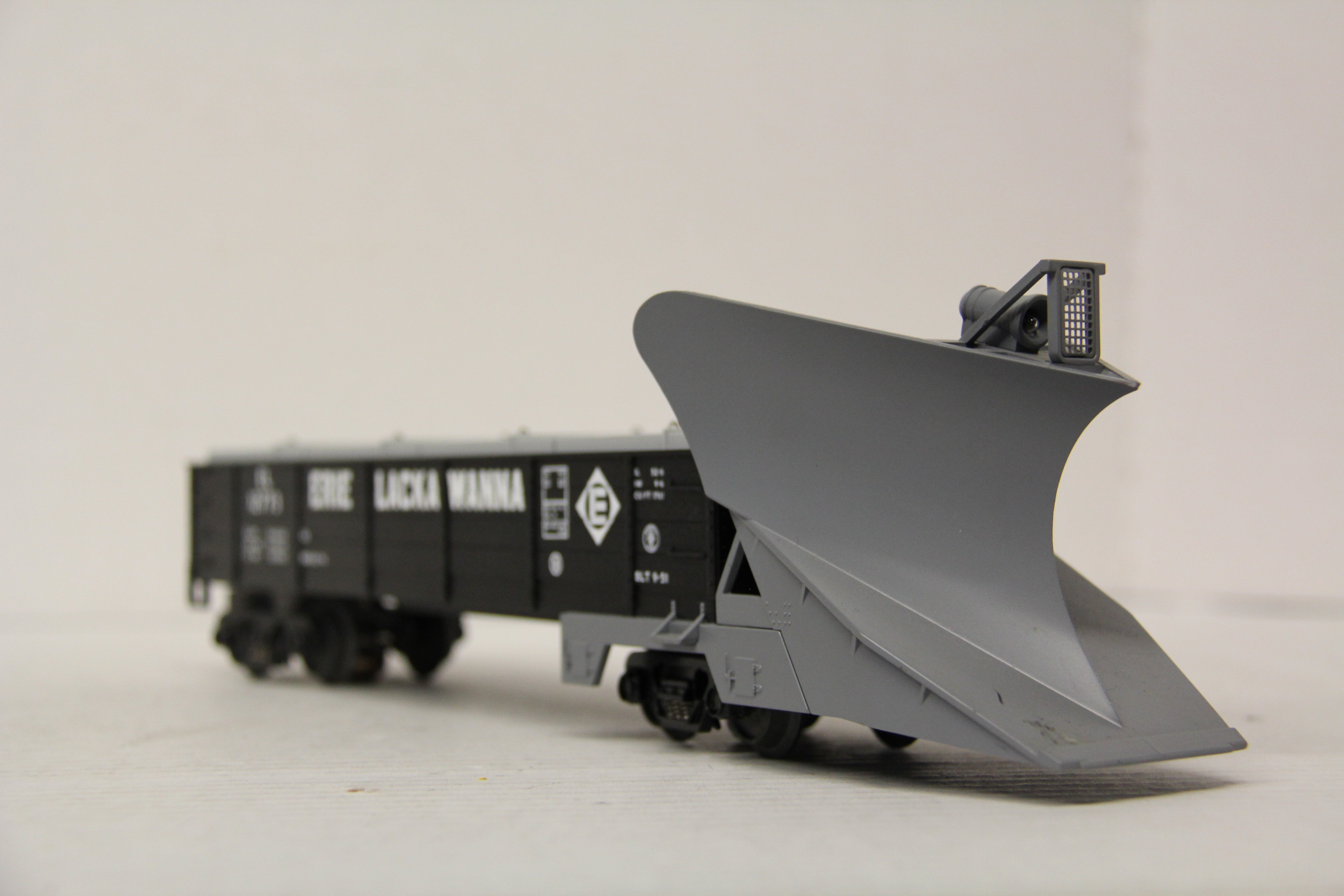 Rail King 30-7945 Erie Lackawanna Heavy Duty Snowplow-Second hand-M6714
