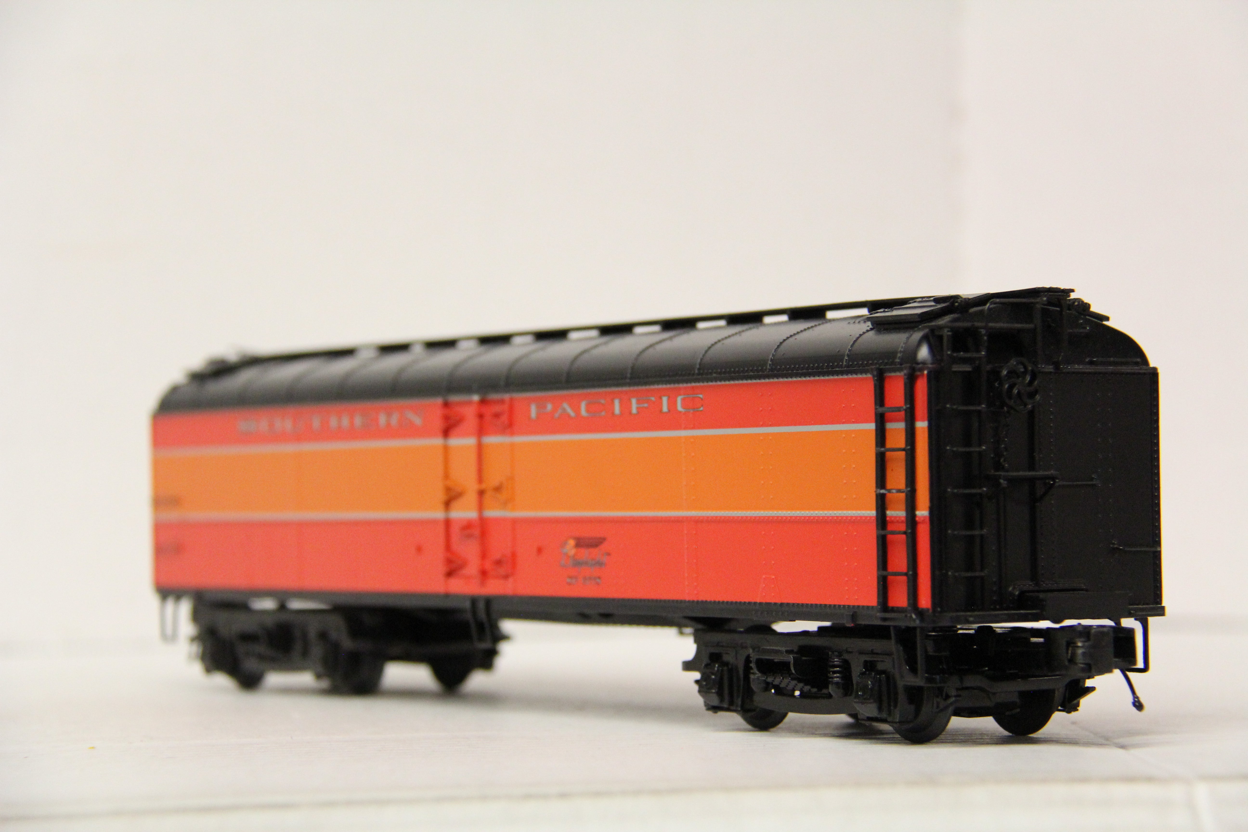MTH 20-94752 Southern Pacific "Daylight" R50B Express Reefer Car-Second hand-M6715