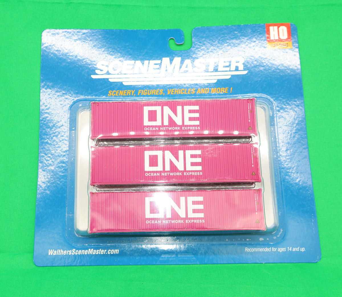 Walthers HO 949-18254 - SceneMaster - 40' Hi Cube Corrugated Container "ONE" (3 Pack)
