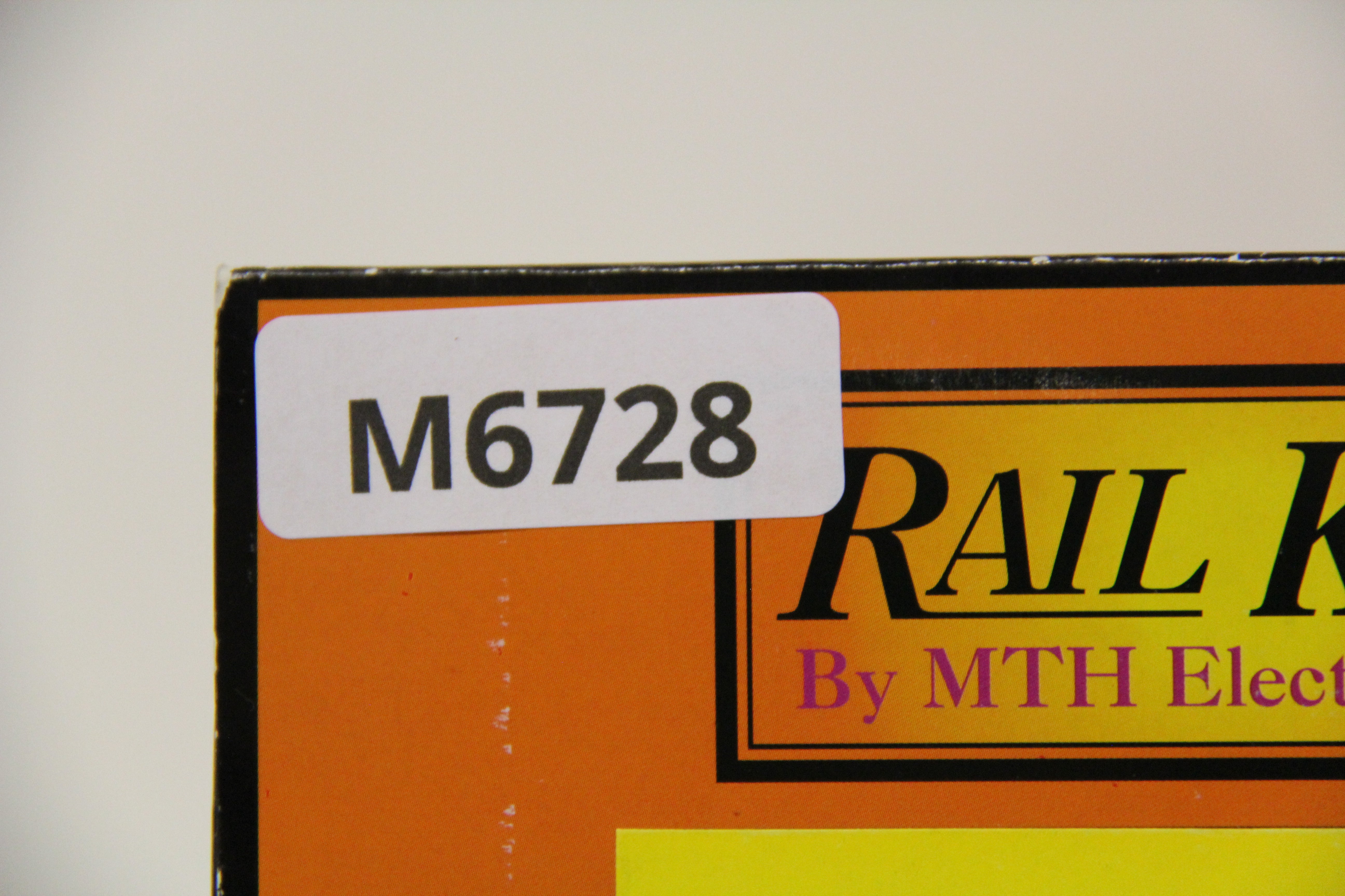 Rail King 30-76507 Santa Fe Auto Carrier Flat Car w/ (4) '32 Ford 3- Window Coupe-Second hand-M6728