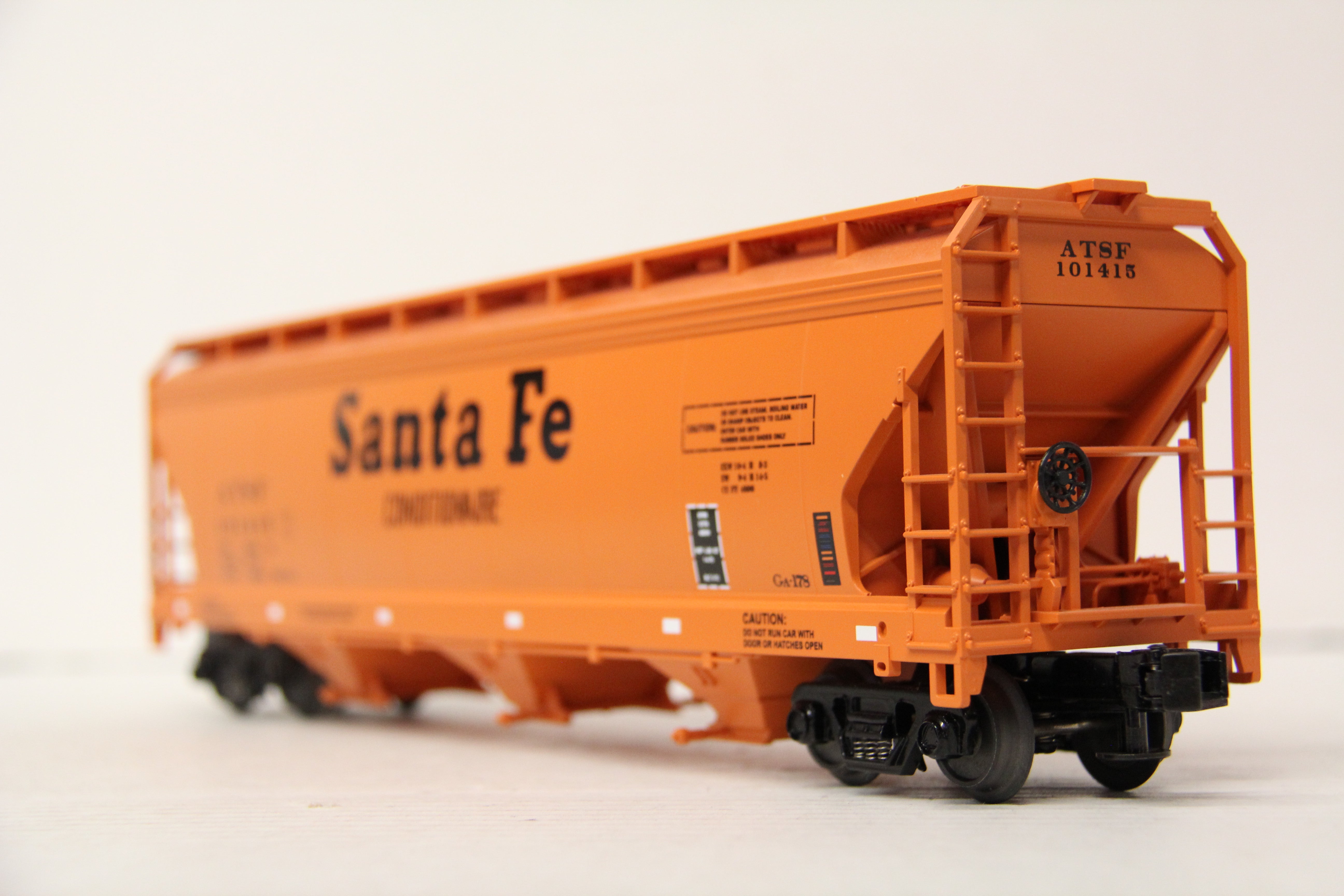 MTH 20-97425 Santa Fe 3-Bay Centerflow Hopper-Second hand-M6729