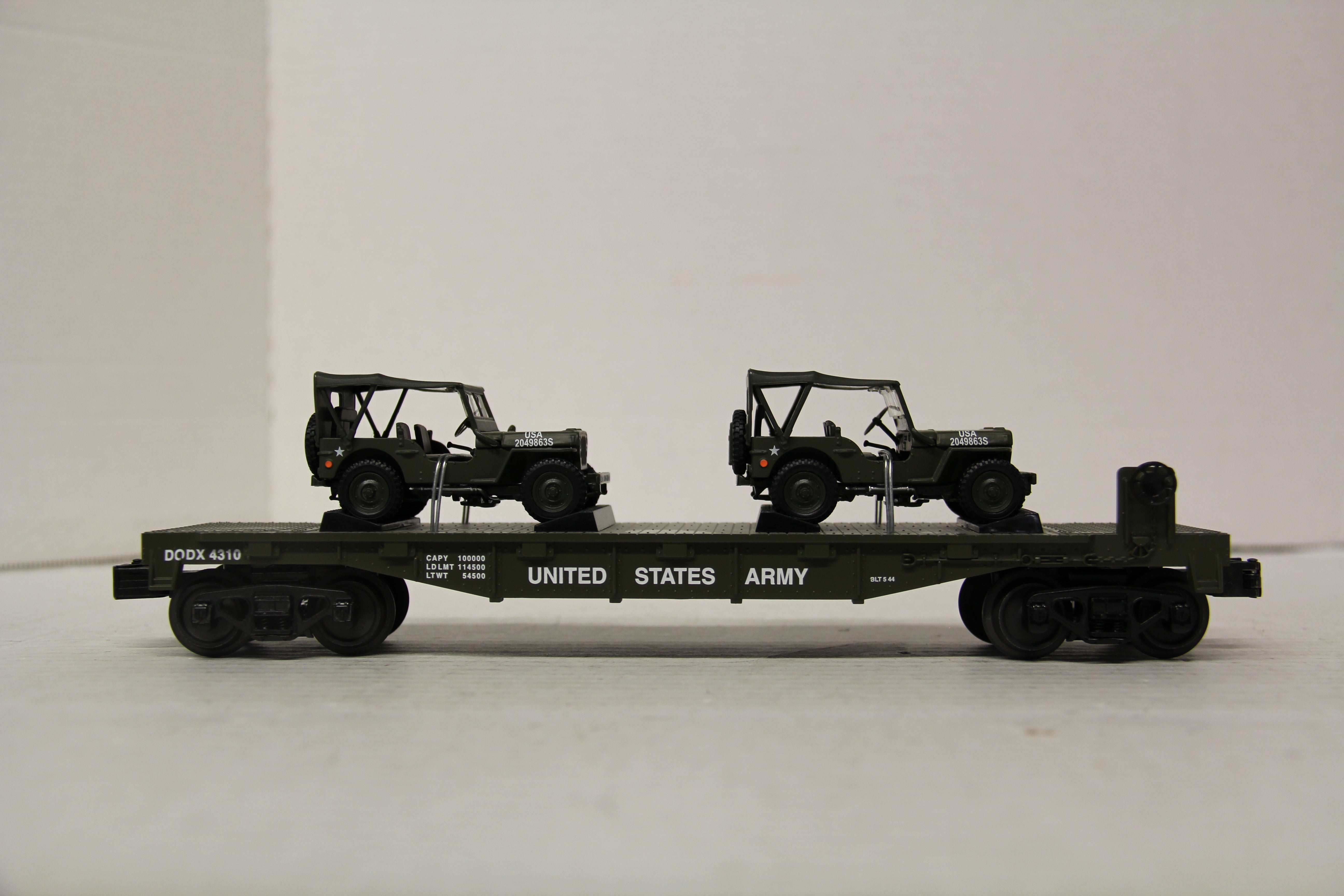 Rail King 30-76806 US Army Flat Car w/ (2) Military Transport Vehicles-Second hand-M6730