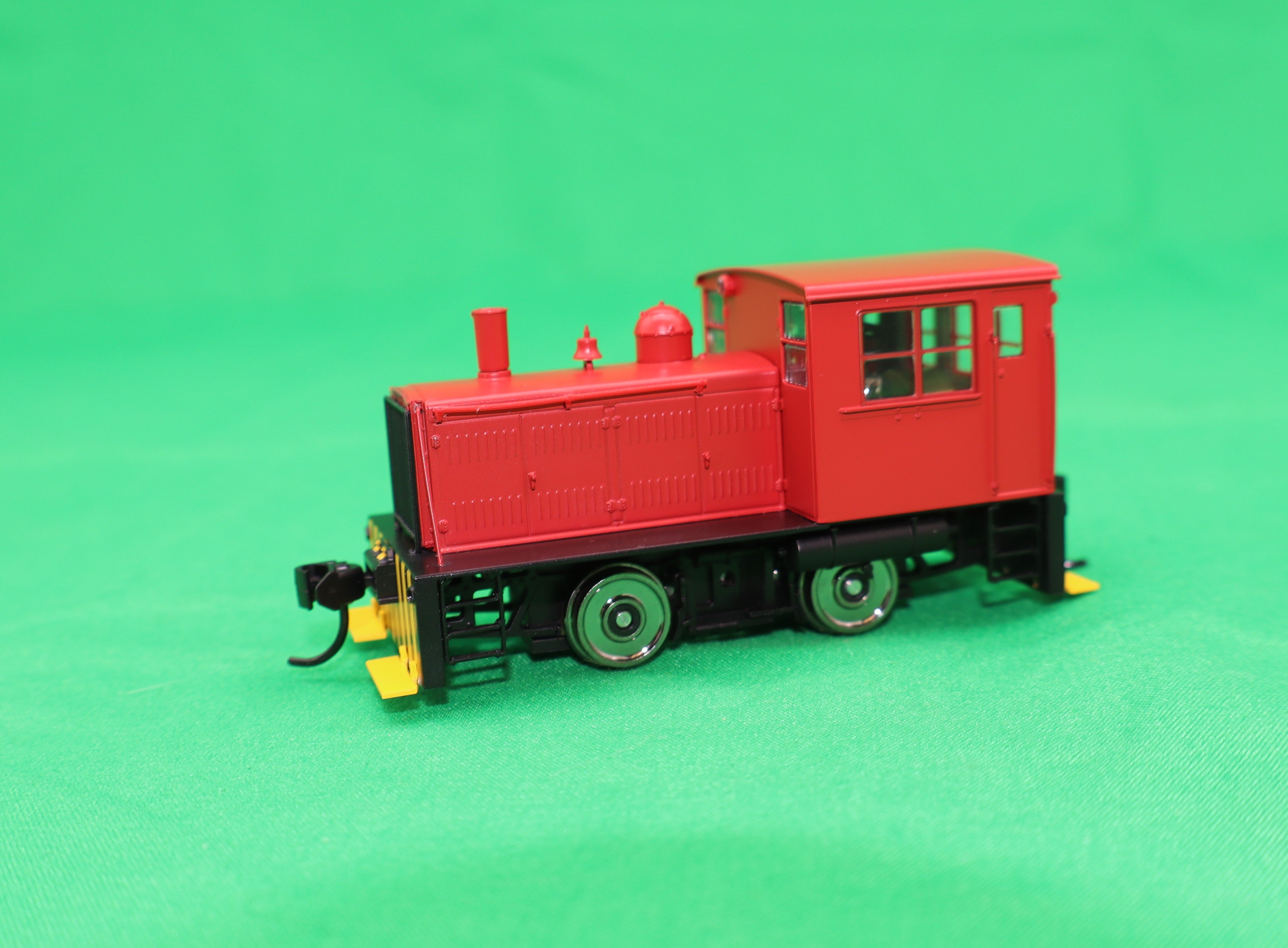 Walthers HO 910-10017 - Mainline - Plymouth ML-8 Industrial Switcher Diesel Locomotive (Standard DC)