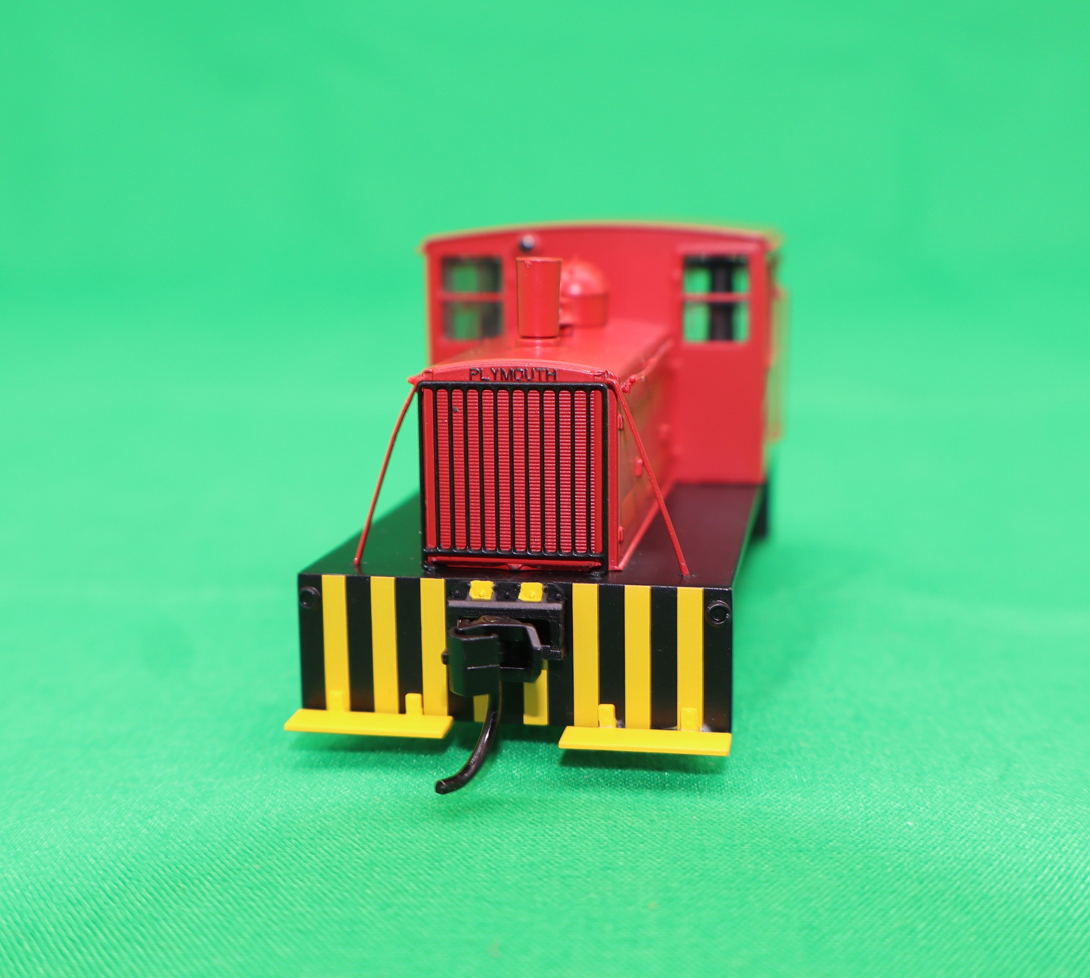 Walthers HO 910-10017 - Mainline - Plymouth ML-8 Industrial Switcher Diesel Locomotive (Standard DC)