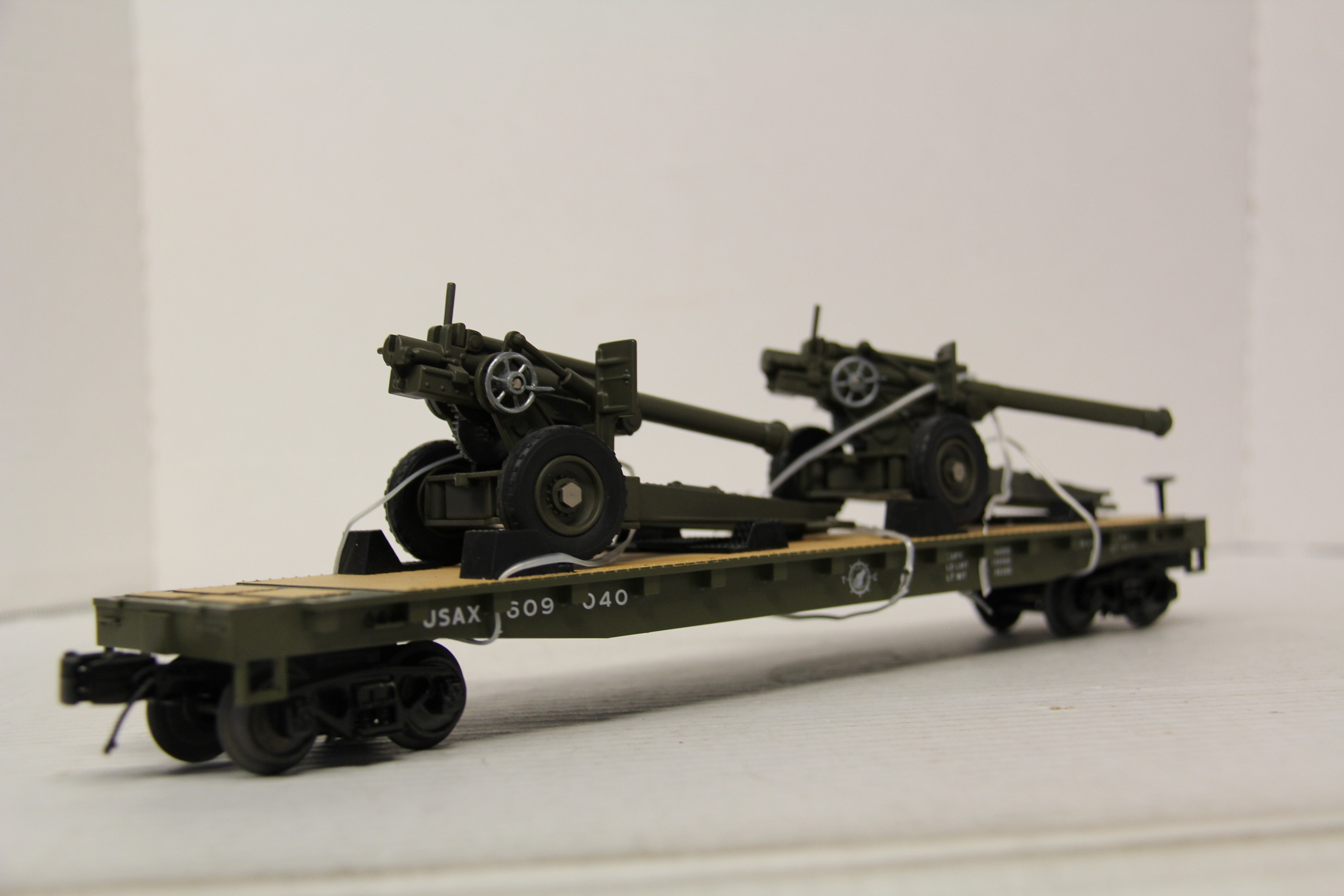 MTH 20-95347 US Army Flat Car w/ (2) 105mm Howitzers-Second hand-M6731
