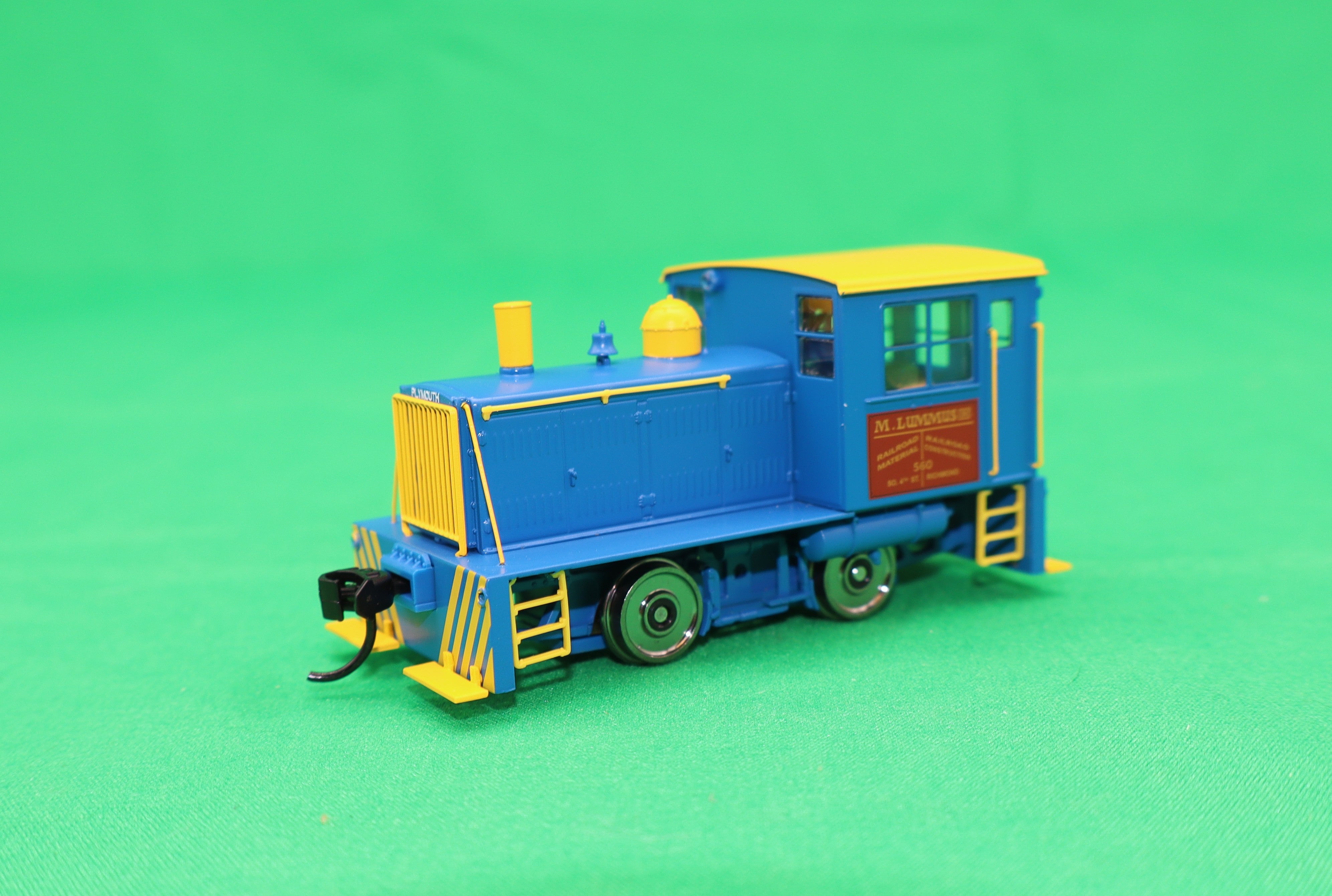 Walthers HO 910-10015 - Mainline - Plymouth ML-8 Industrial Switcher Diesel Locomotive "M. Lummus RR Construction Co." (Standard DC)