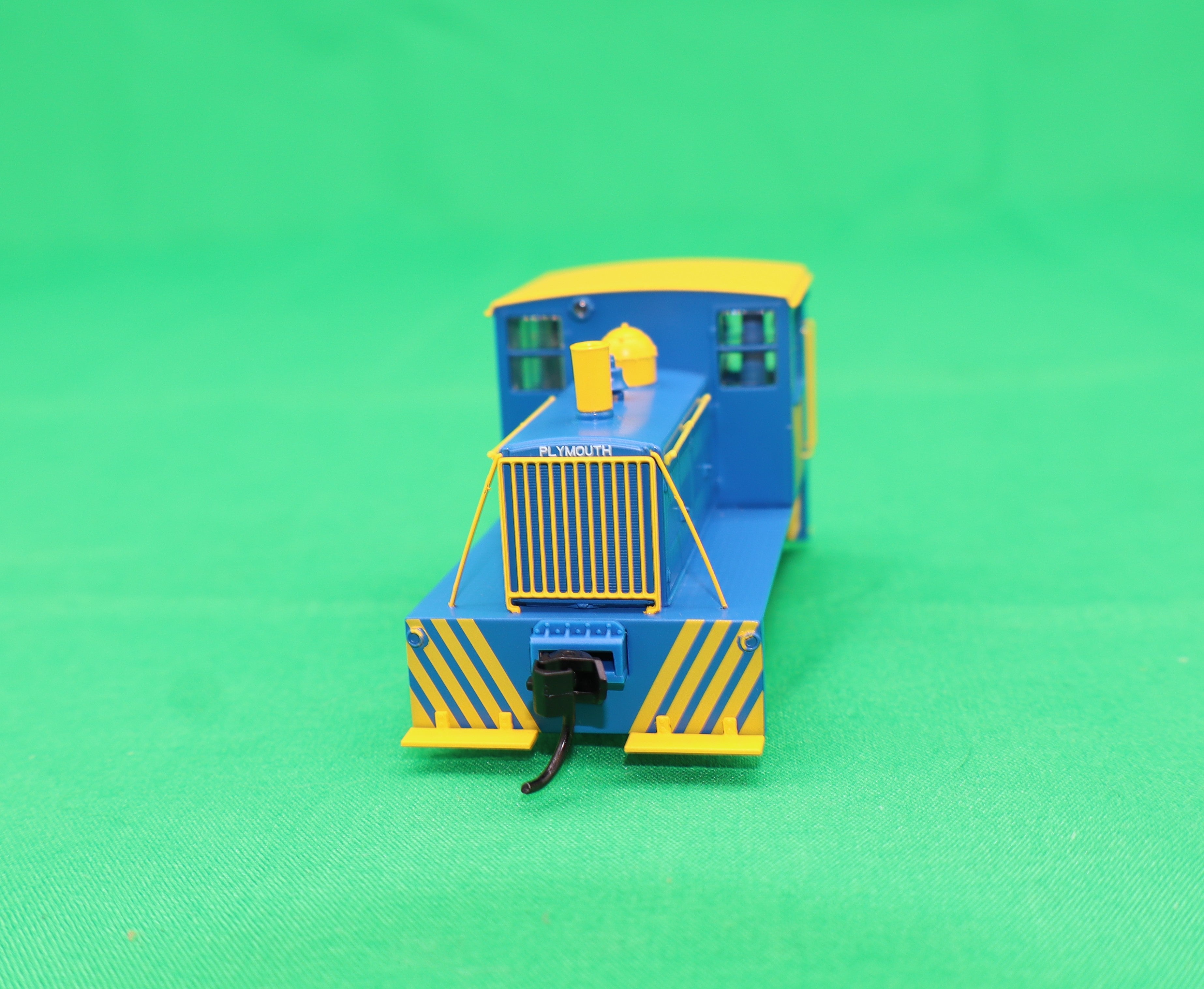 Walthers HO 910-10015 - Mainline - Plymouth ML-8 Industrial Switcher Diesel Locomotive "M. Lummus RR Construction Co." (Standard DC)