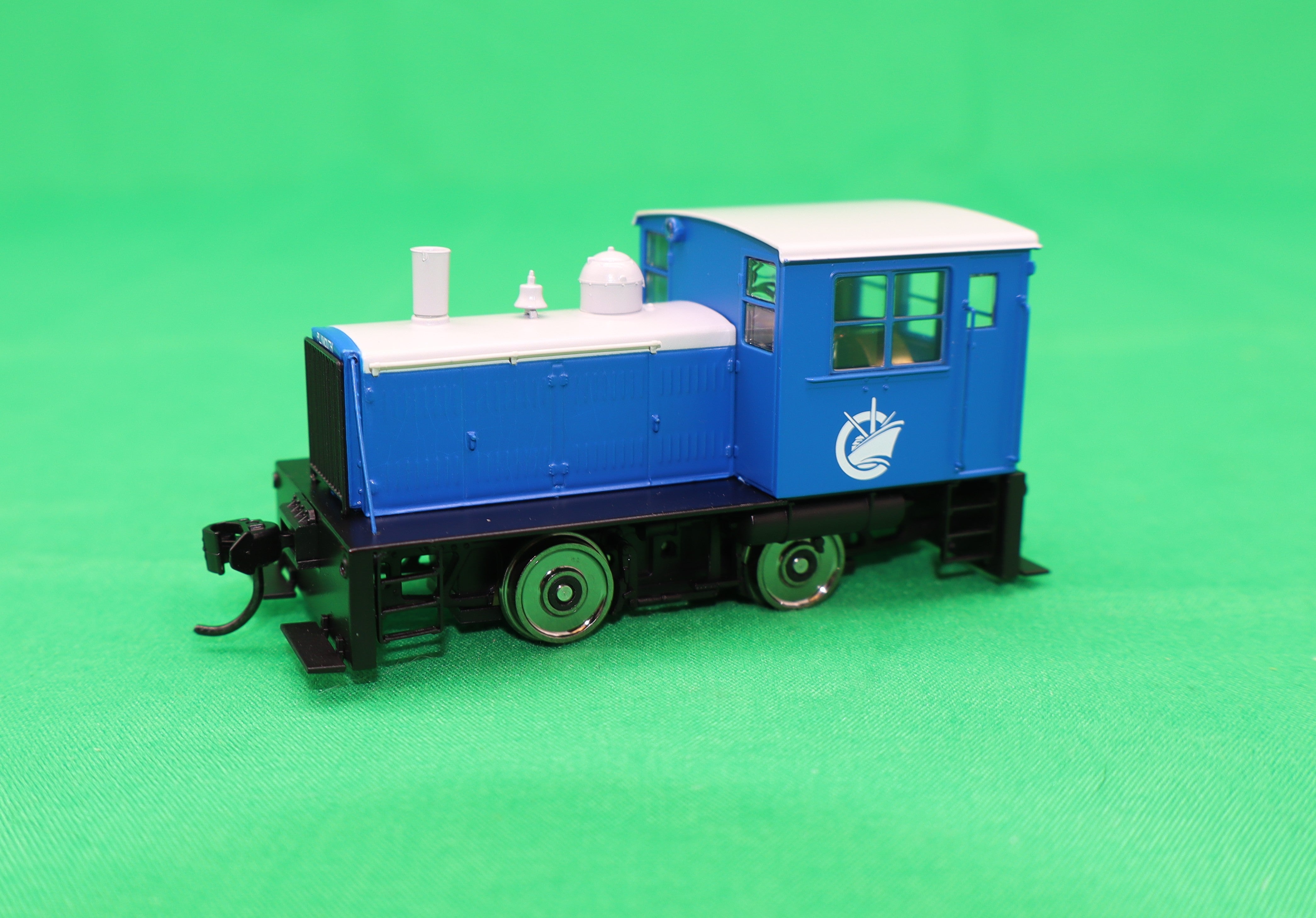 Walthers HO 910-10014 - Mainline - Plymouth ML-8 Industrial Switcher Diesel Locomotive "Coastal Transportation" (Standard DC)