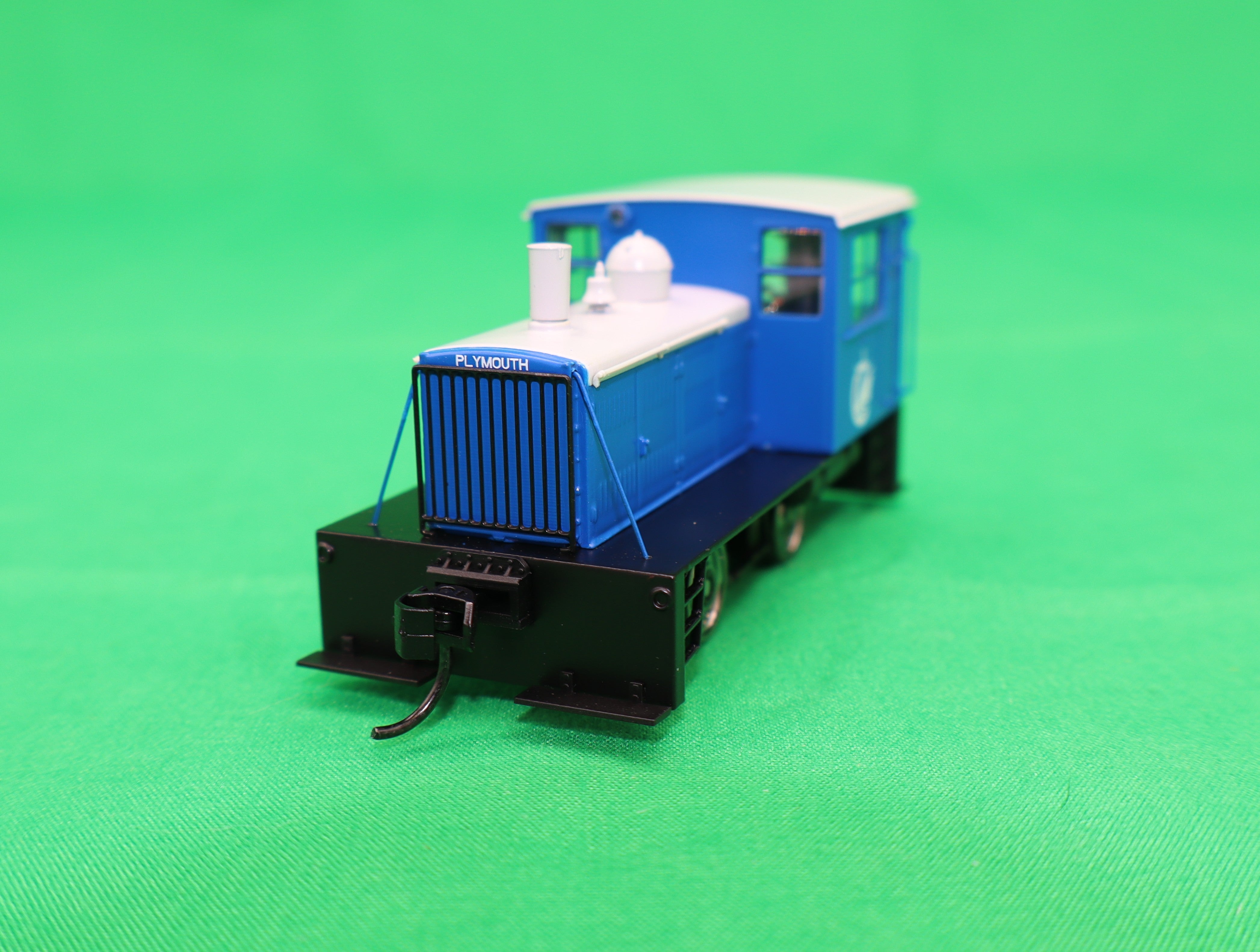 Walthers HO 910-10014 - Mainline - Plymouth ML-8 Industrial Switcher Diesel Locomotive "Coastal Transportation" (Standard DC)