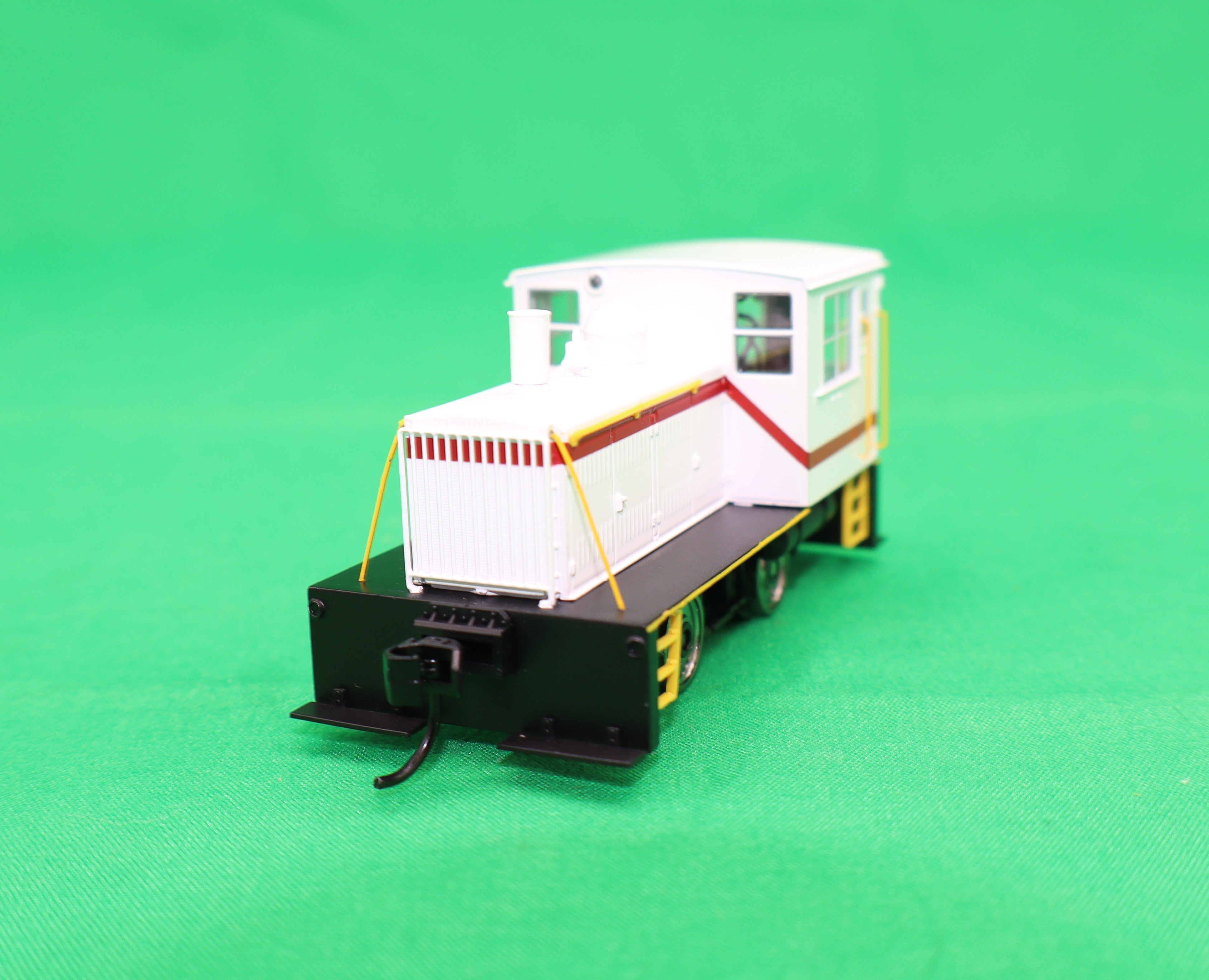 Walthers HO 910-10020 - Mainline - Plymouth ML-8 Industrial Switcher Diesel Locomotive (Standard DC)