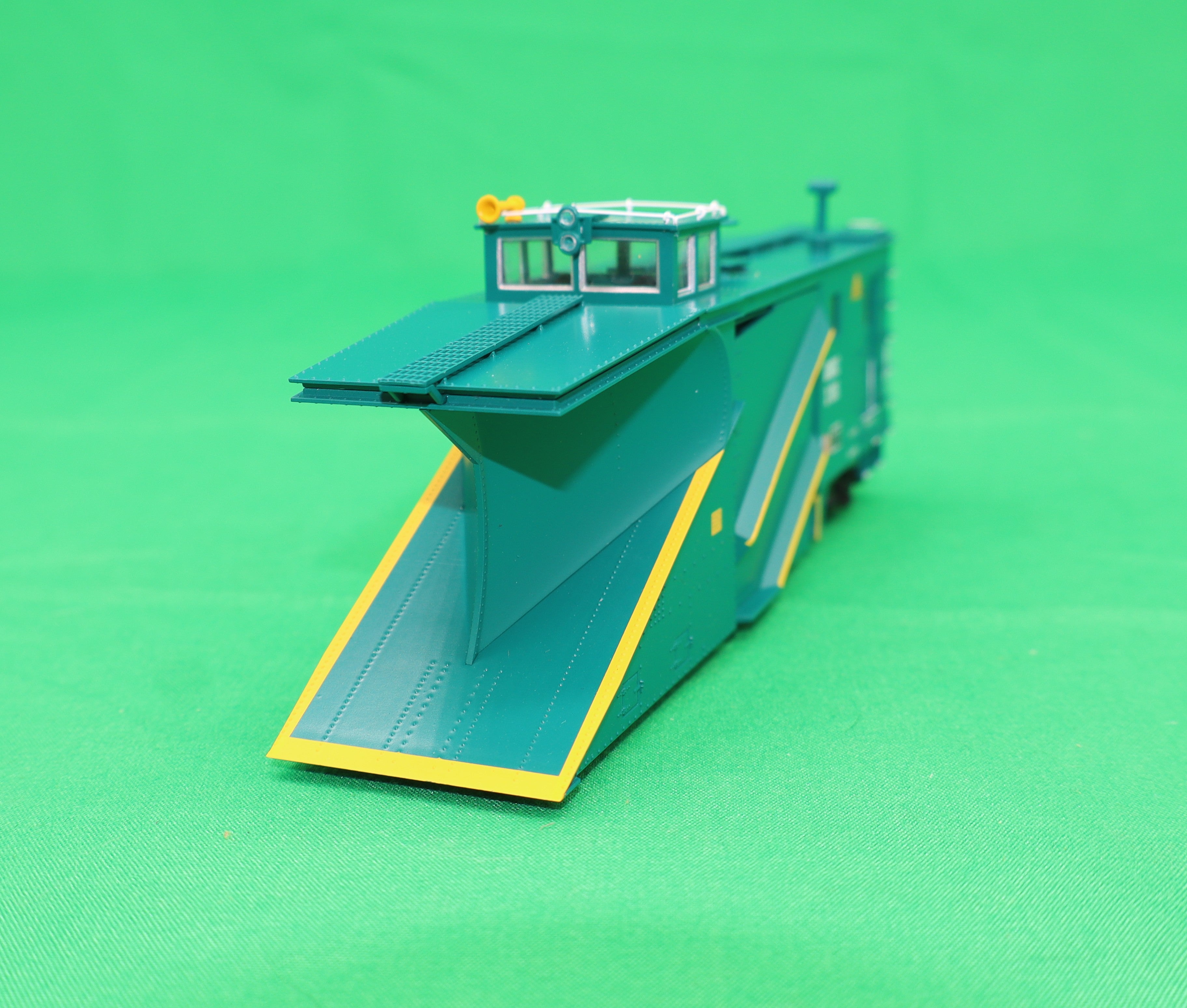 Walthers HO 920-110033 - Proto - Russell Snowplow “Green Mountain” #X106