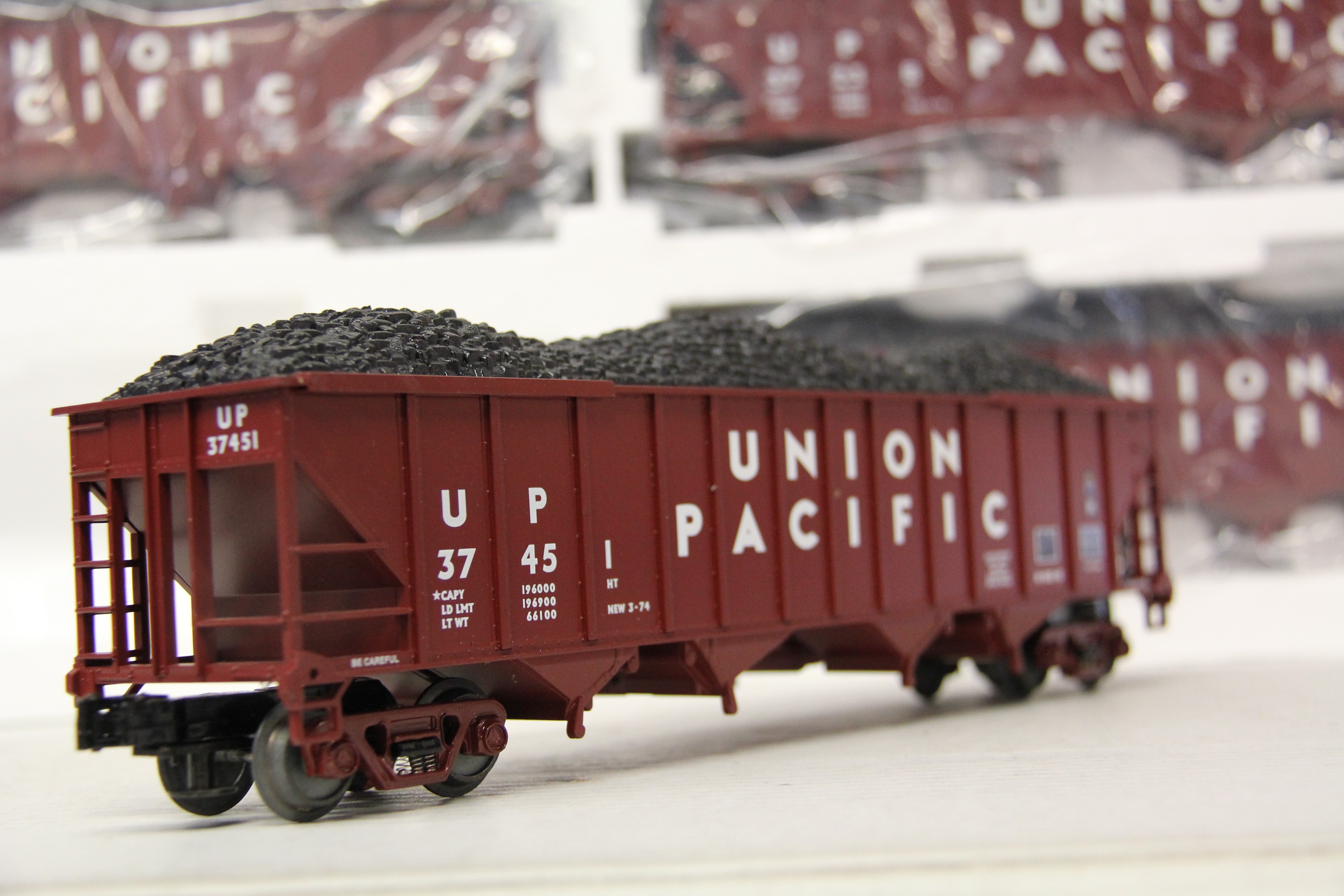 MTH 20-97059 Union Pacific 4-Bay Hopper w/ Coal 6 Car Set-Second hand-M6736
