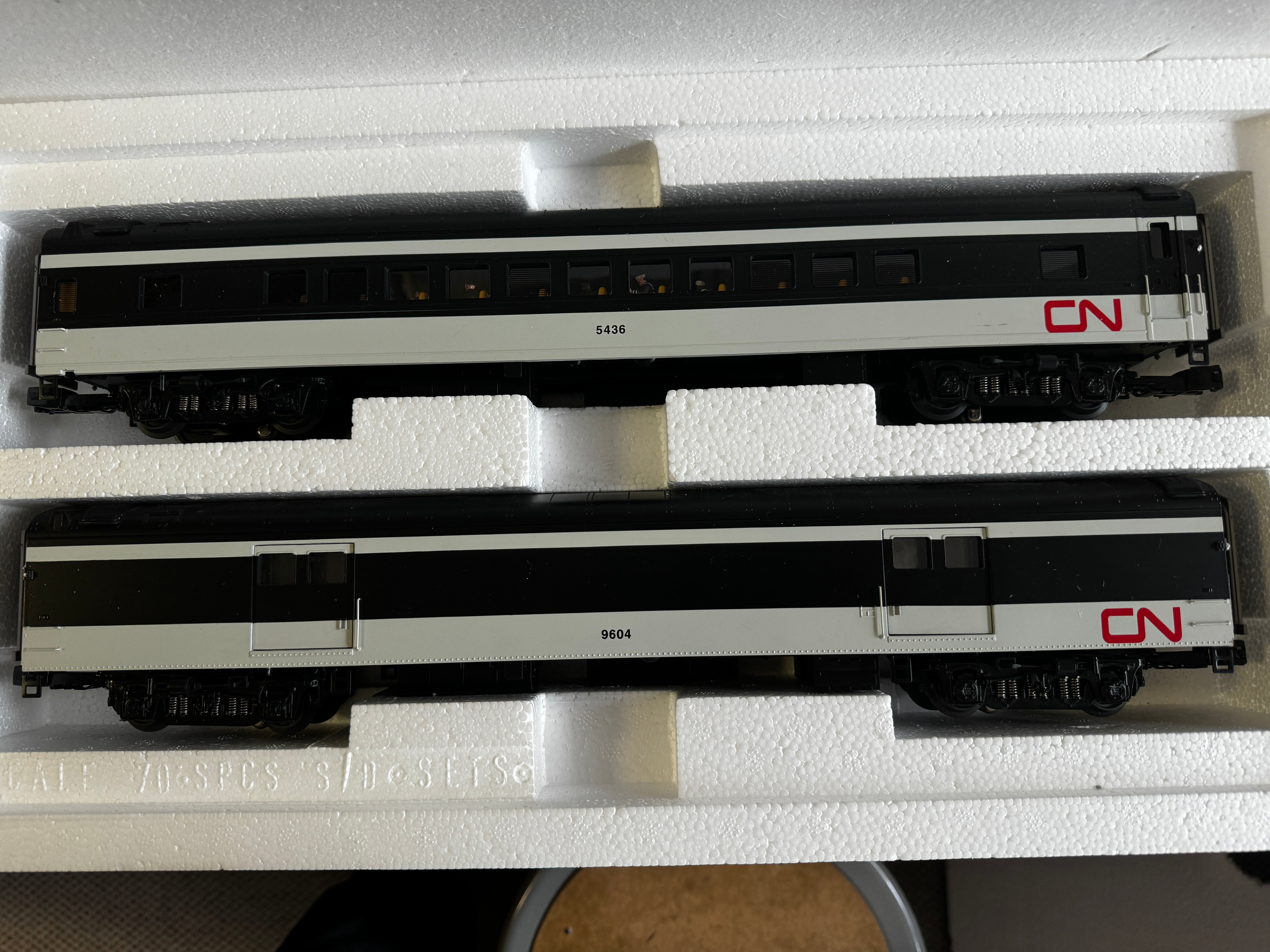 MTH 20-69109 Canadian National 2-Car 70' Streamlined Baggage/Coach Passenger Set-Second hand-M3179