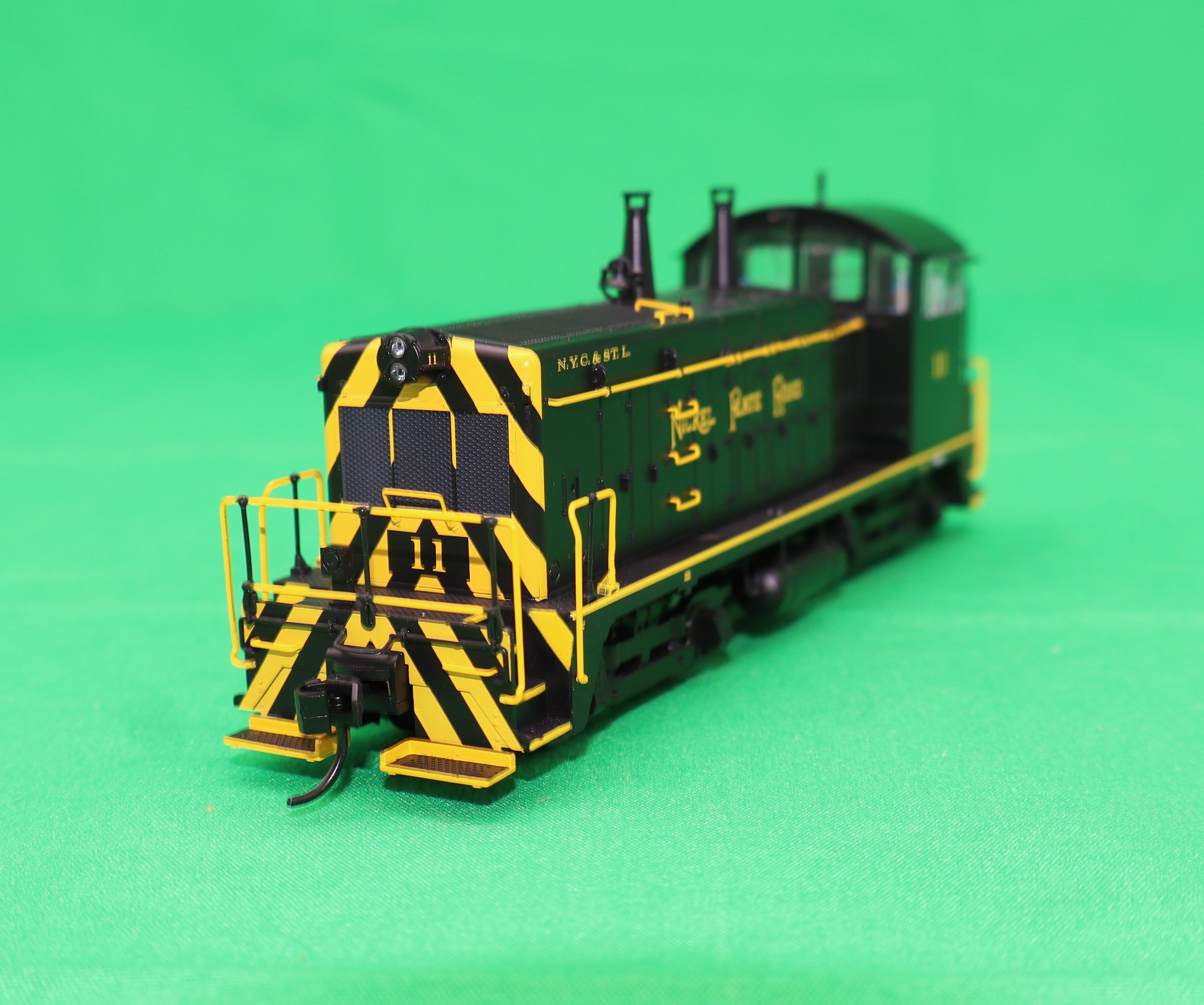 Walthers HO 920-50505 - Proto - EMD NW2 Diesel Locomotive "Nickel Plate Road" #11 (Standard DC)