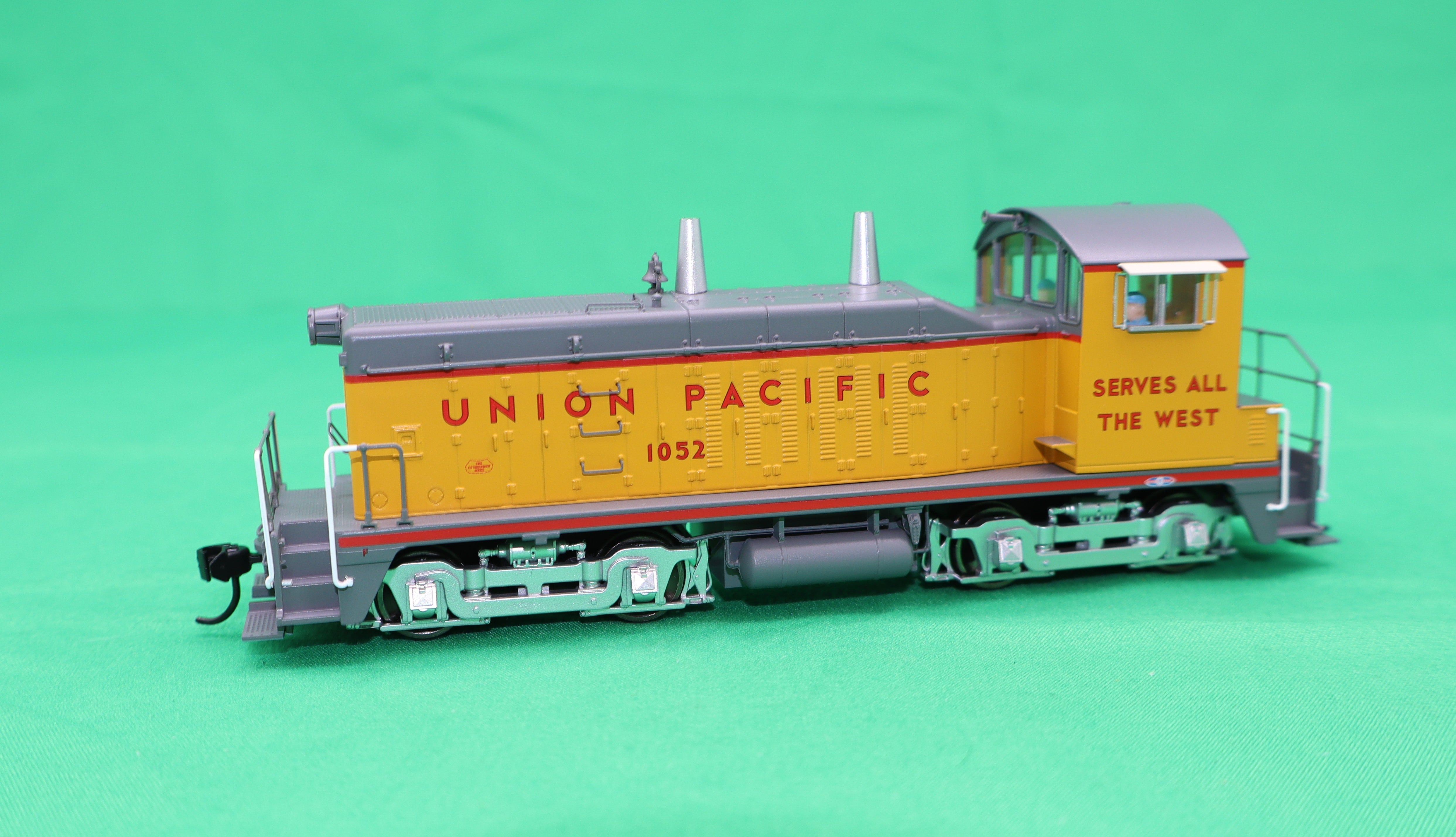 Walthers HO 920-43512 - Proto - EMD NW2 Diesel Locomotive "Union Pacific" #1075 (LokSound 5 & DCC)