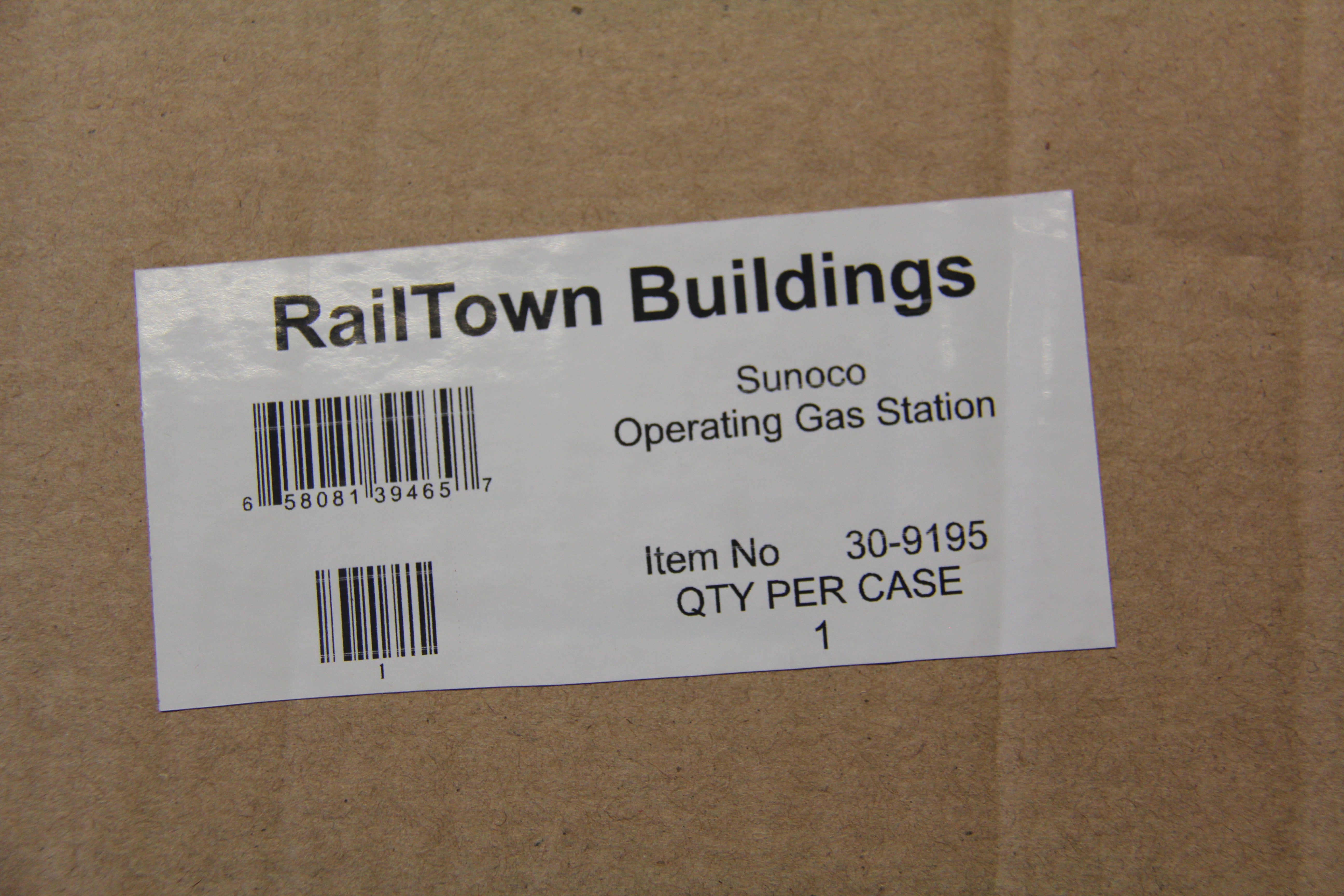 Rail King 30-9195 Sunoco Operating Gas Station-Second hand-M4978