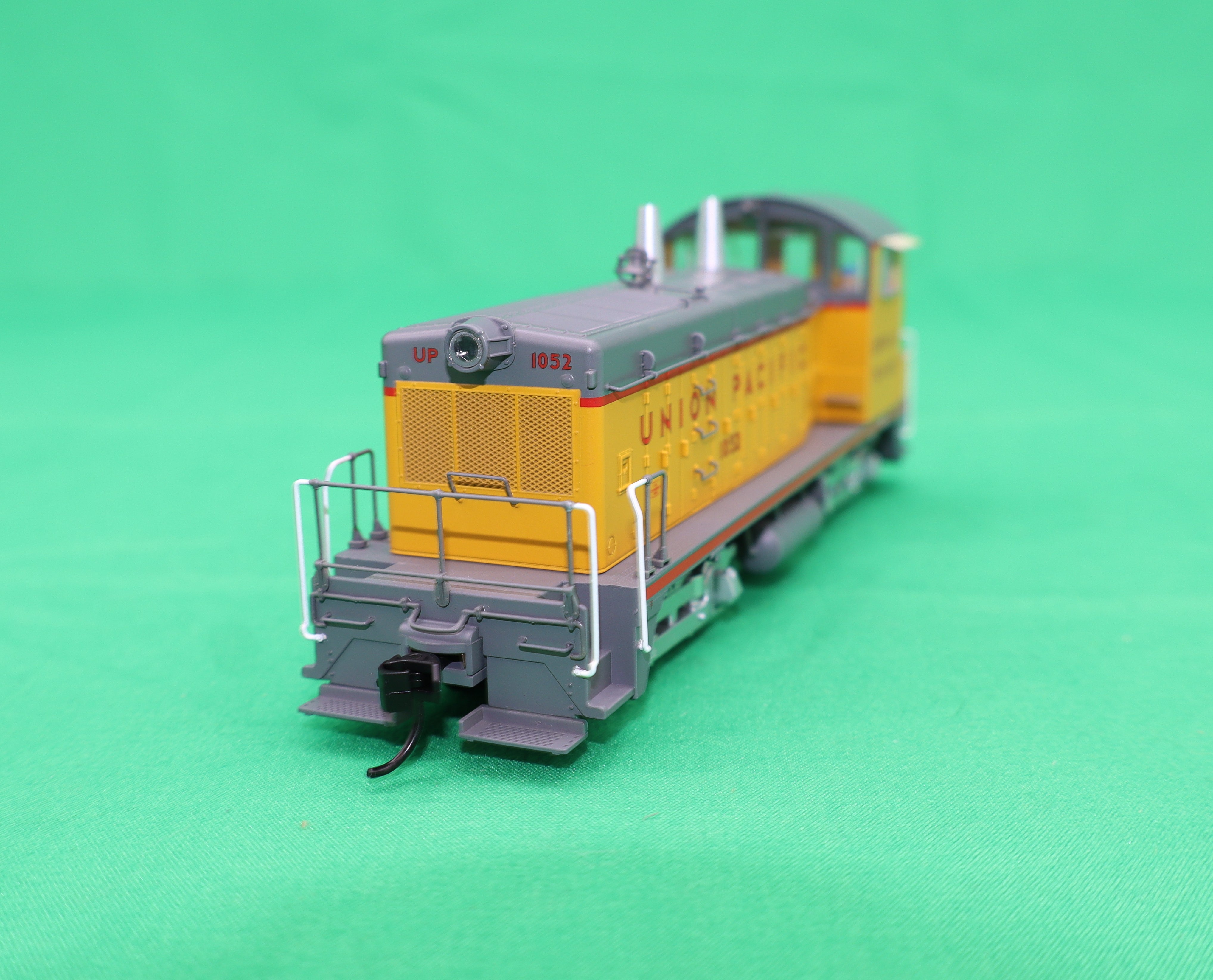 Walthers HO 920-50511 - Proto - EMD NW2 Diesel Locomotive "Union Pacific" #1052 (Standard DC)