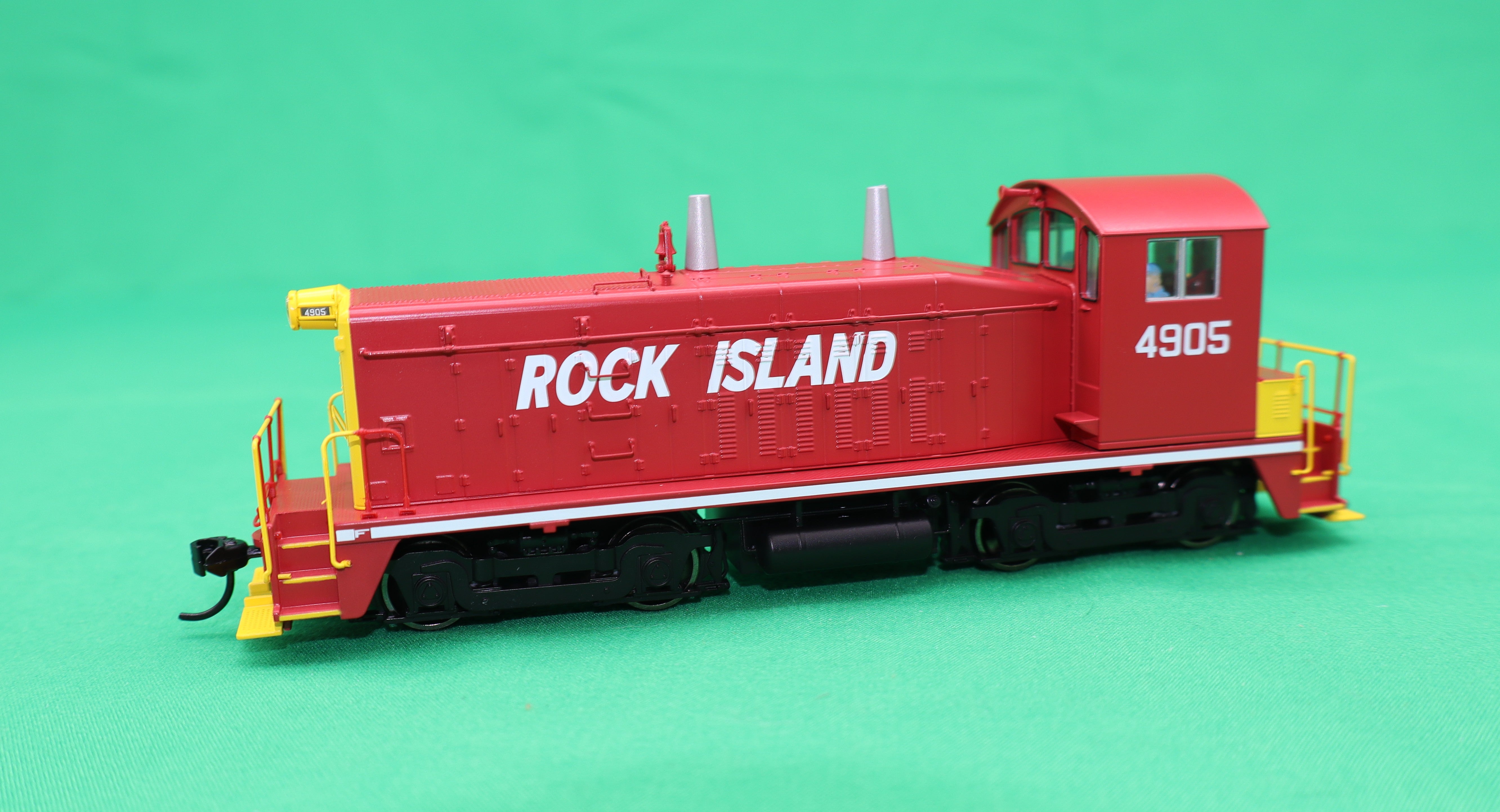 Walthers HO 910-20634 - Mainline - EMD NW2 Diesel Locomotive ”Rock Island" #4909 w/ ESU Sounds (Phase V)