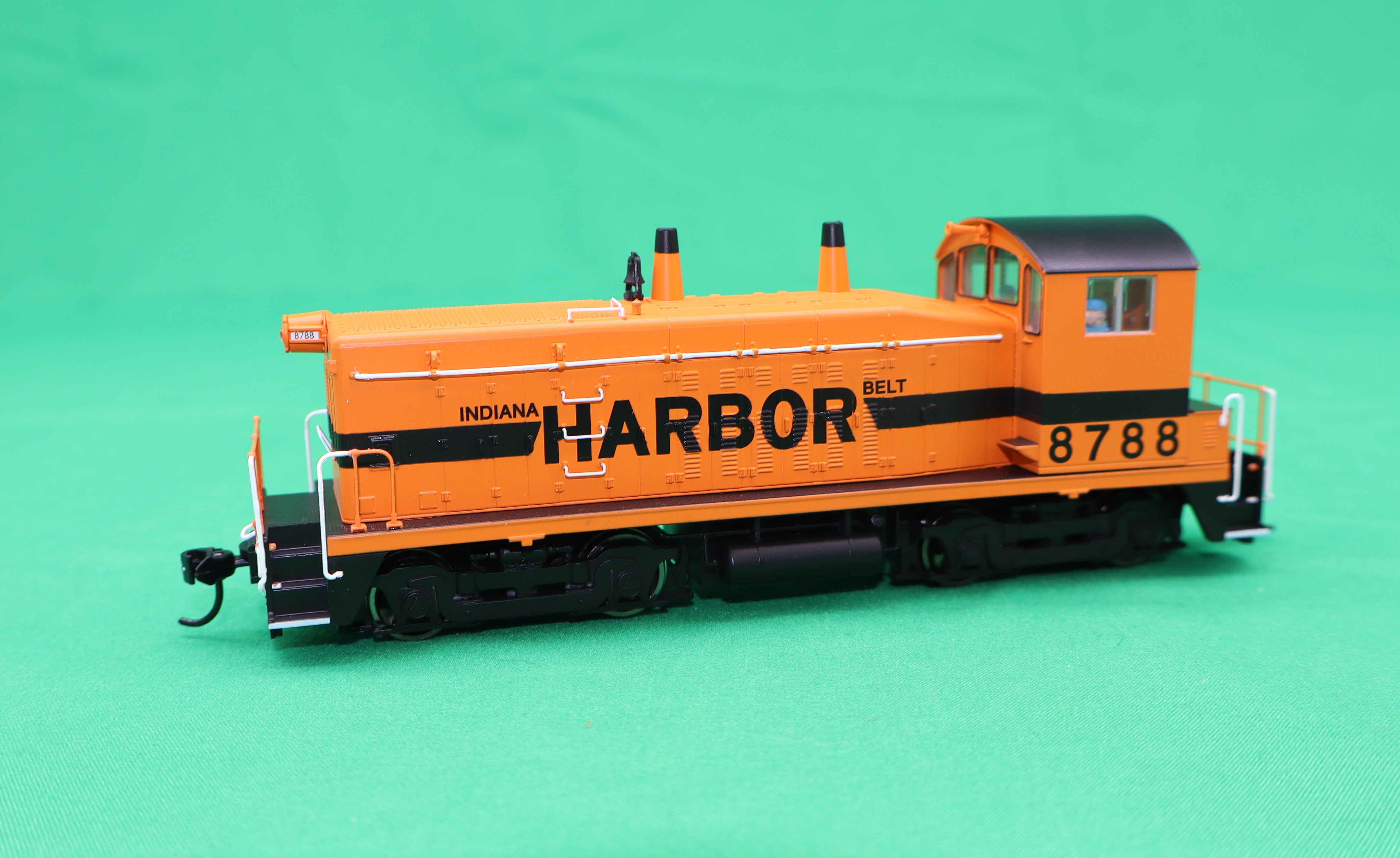 Walthers HO 910-20630 - Mainline - EMD NW2 Diesel Locomotive ”Indiana Harbor Belt" #8831 w/ ESU Sounds (Phase V)