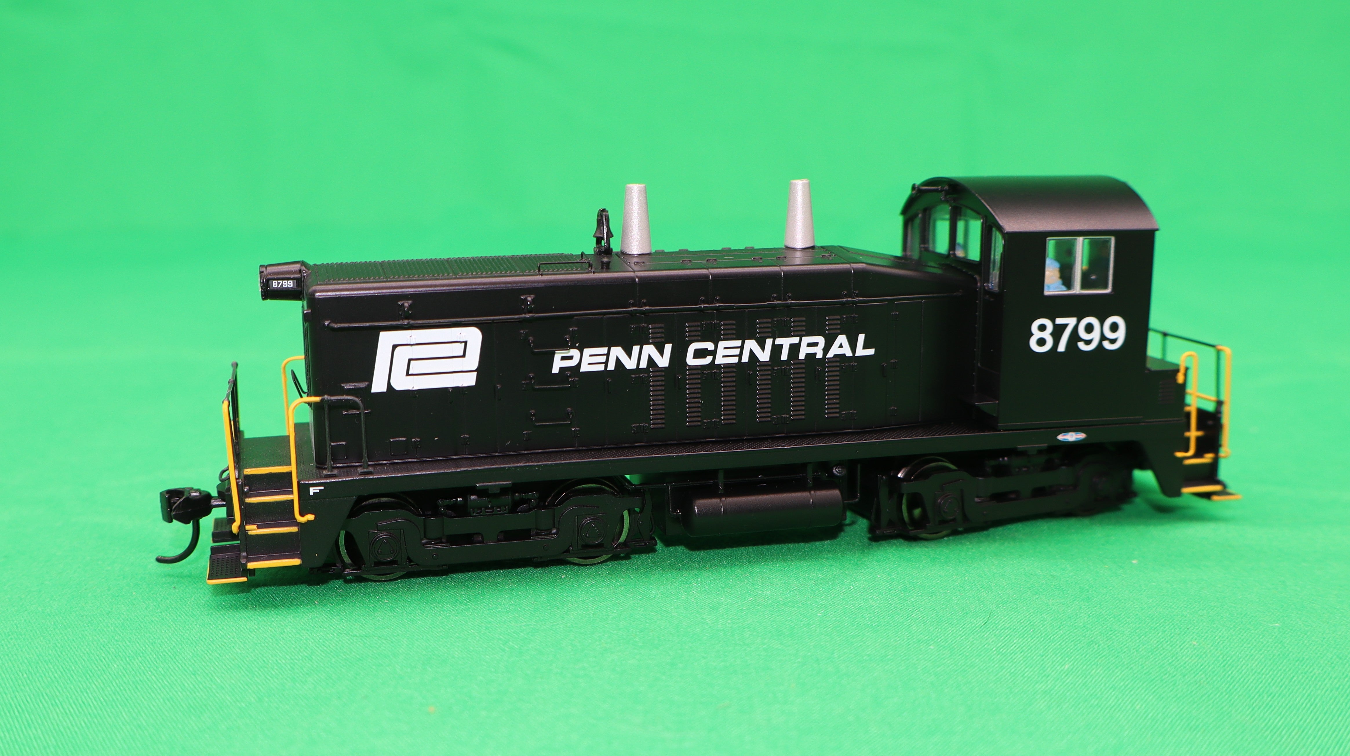 Walthers HO 910-20632 - Mainline - EMD NW2 Diesel Locomotive ”Penn Central" #8806 w/ ESU Sounds (Phase V)