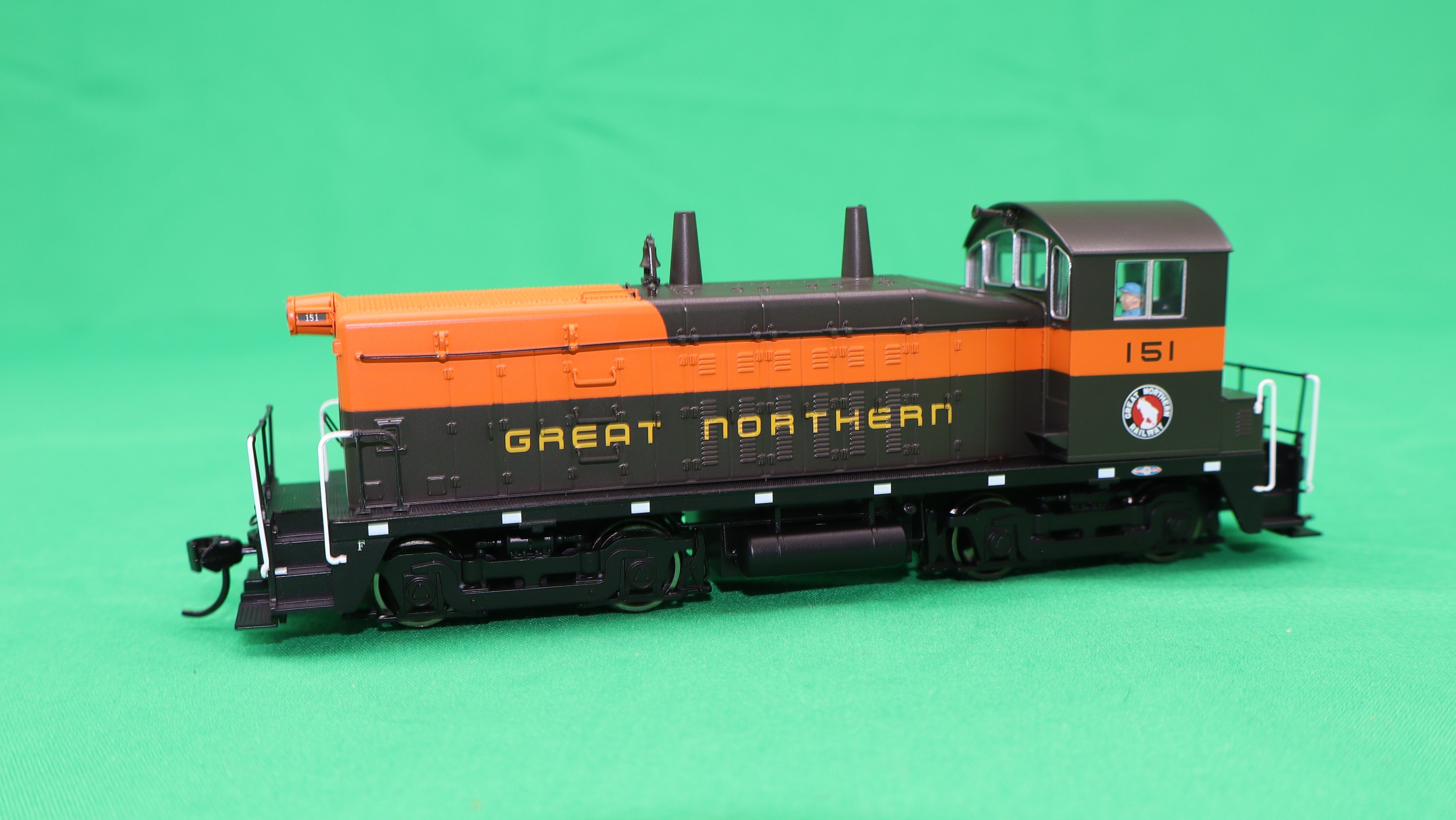Walthers HO 910-20628 - Mainline - EMD NW2 Diesel Locomotive ”Great Northern" #158 w/ ESU Sounds (Phase V)