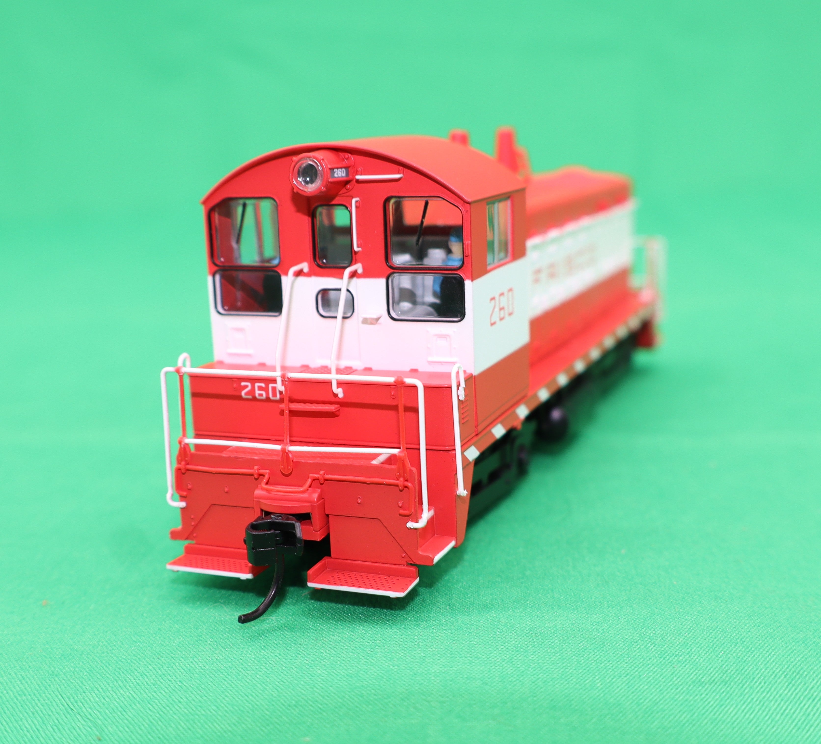 Walthers HO 910-10625 - Mainline - EMD NW2 Diesel Locomotive “St. Louis & San Francisco” #260 (Frisco) Phase V