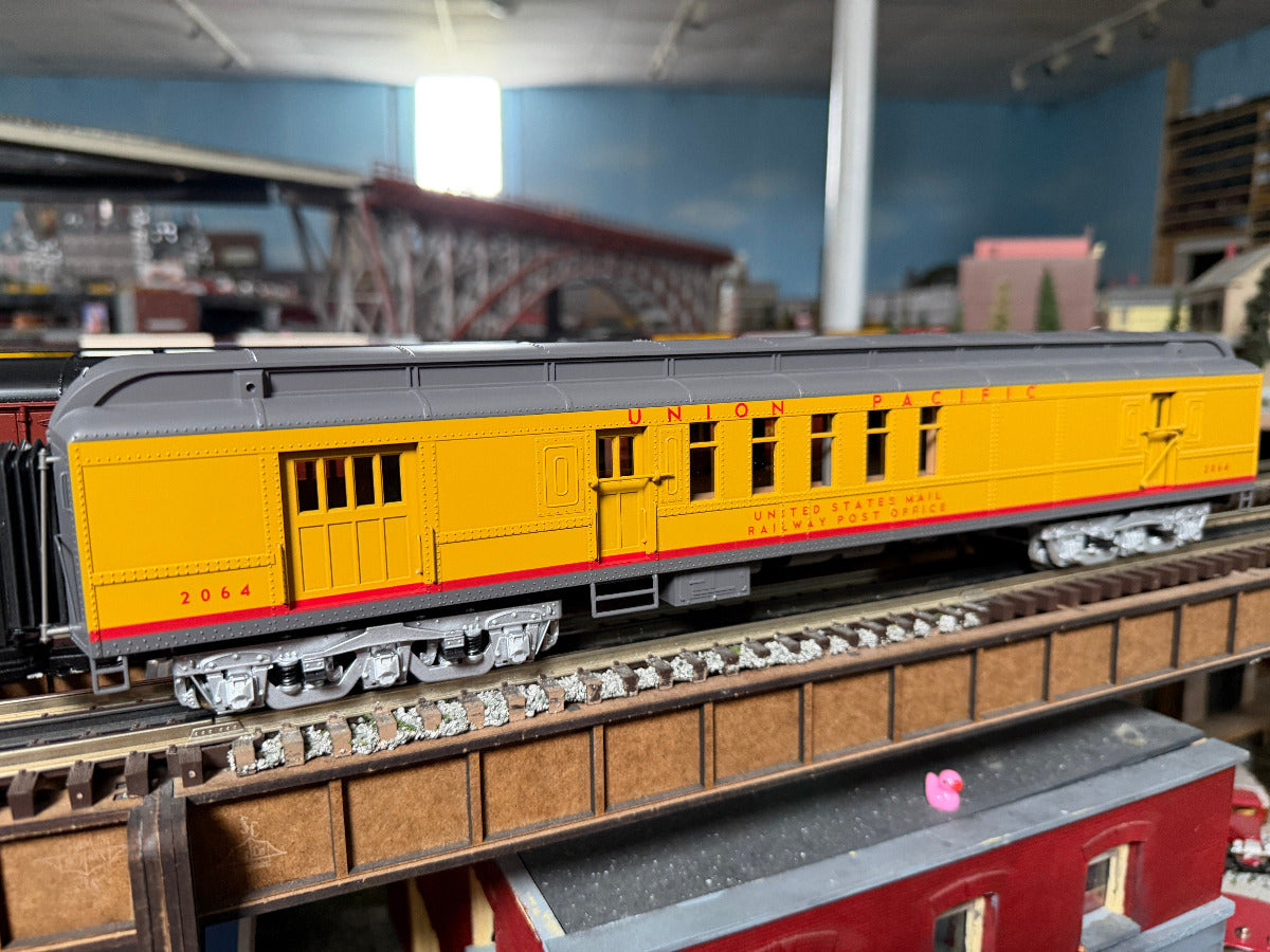 Atlas O 3001775 - Premier - Madison Heavyweight RPO Car “Union Pacific” #2064 - MrMuffin'sTrains