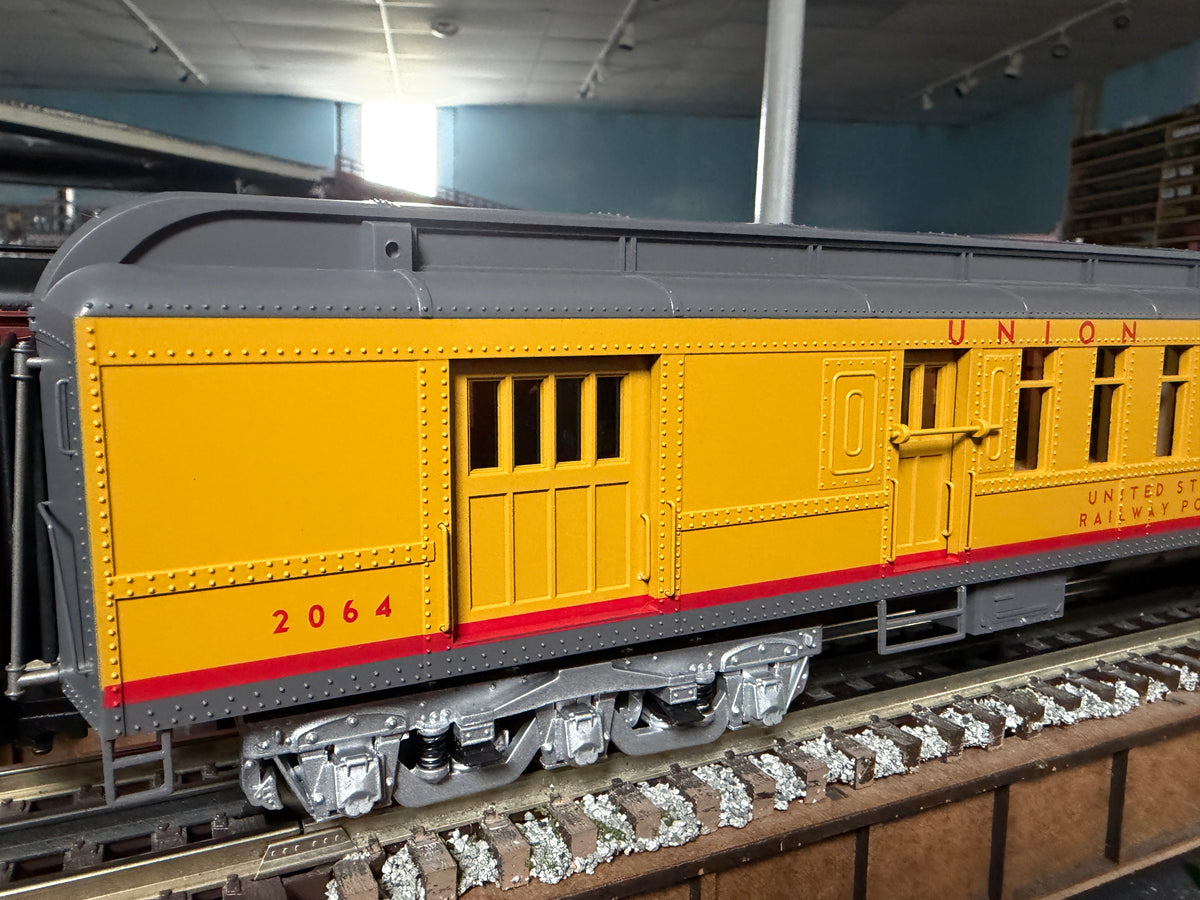 Atlas O 3001775 - Premier - Madison Heavyweight RPO Car “Union Pacific” #2064 - MrMuffin'sTrains
