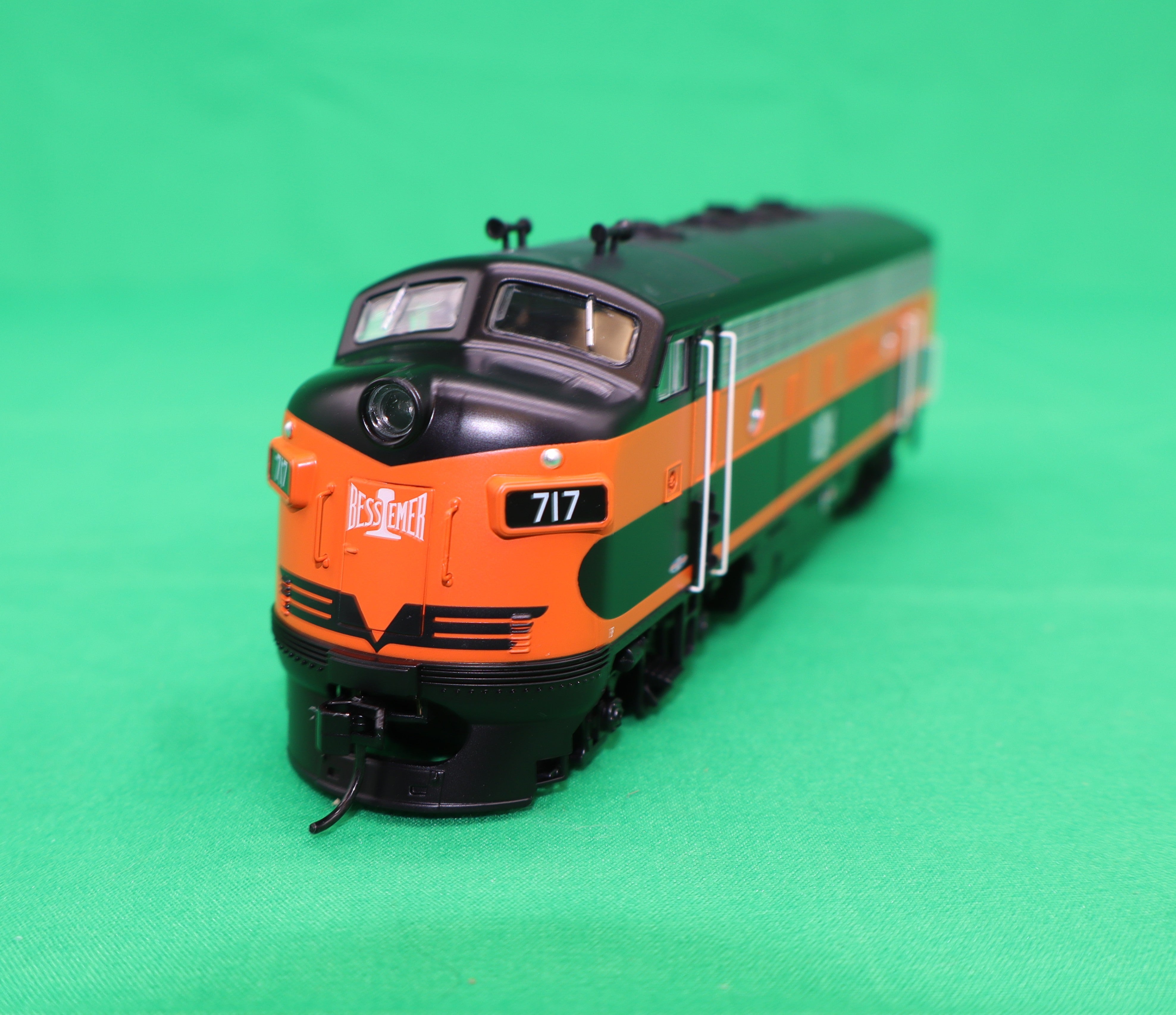 Walthers HO 910-11402 - Mainline - EMD F7 Diesel Locomotive "Bessemer & Lake Erie" #717A (Standard DC)
