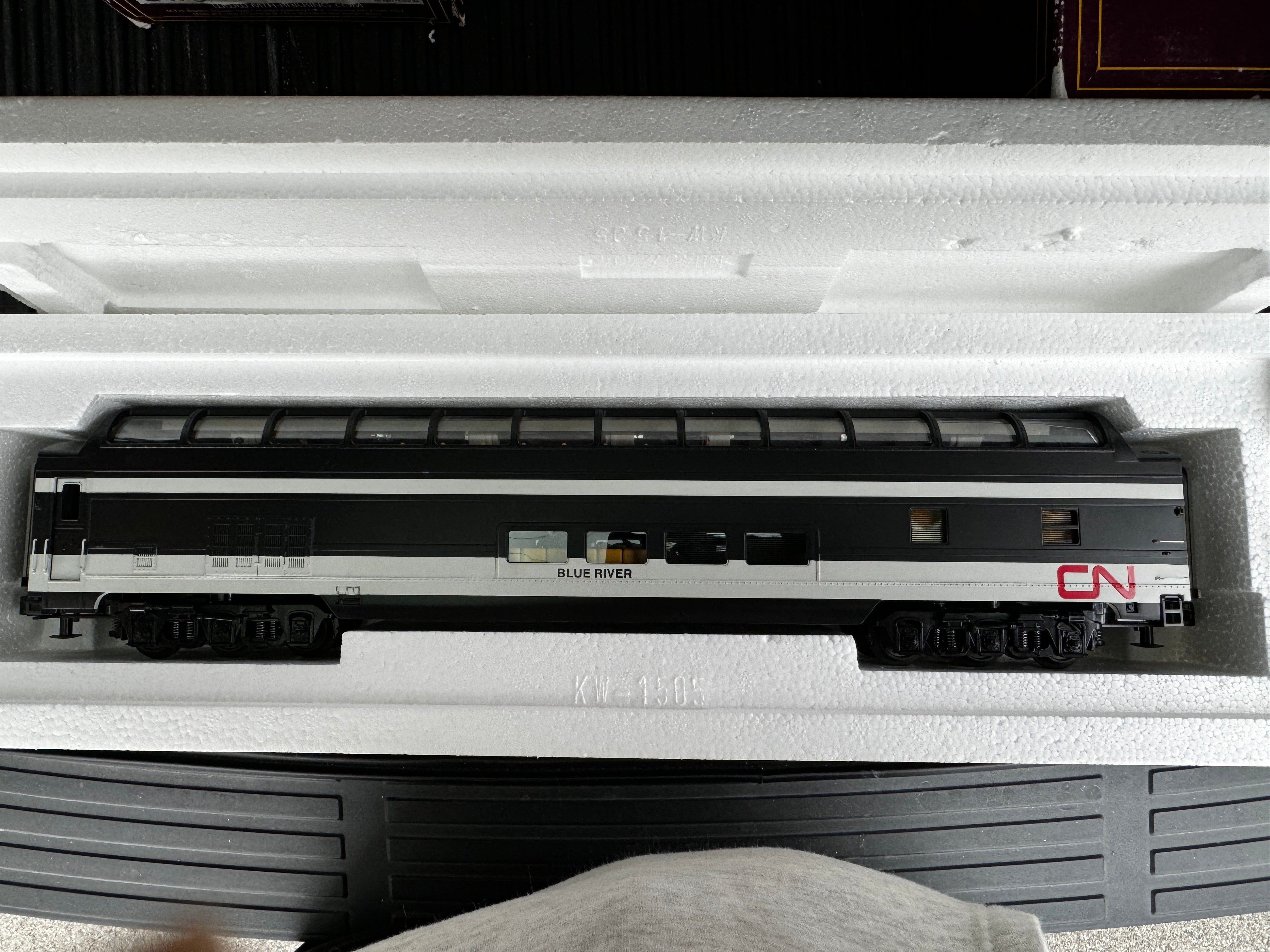 MTH 20-67109 Canadian National 70' Streamlined Full Length Vista Dome-Second hand-M3194