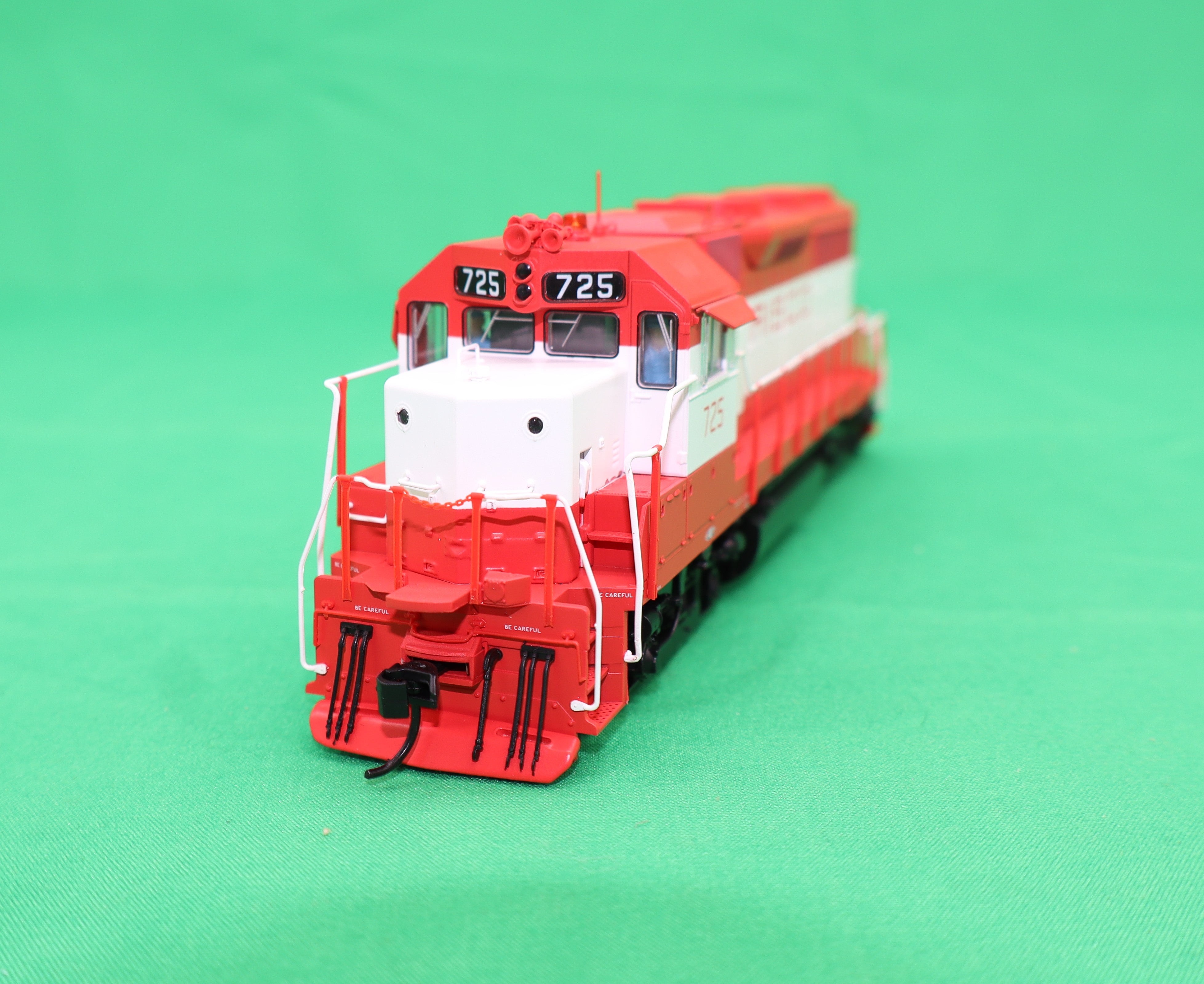 Walthers HO 920-43309 - Proto - EMD GP35 Diesel Locomotive ”St. Louis & San Francisco" #725 w/ LokSound 5 Sound (Frisco) Phase II