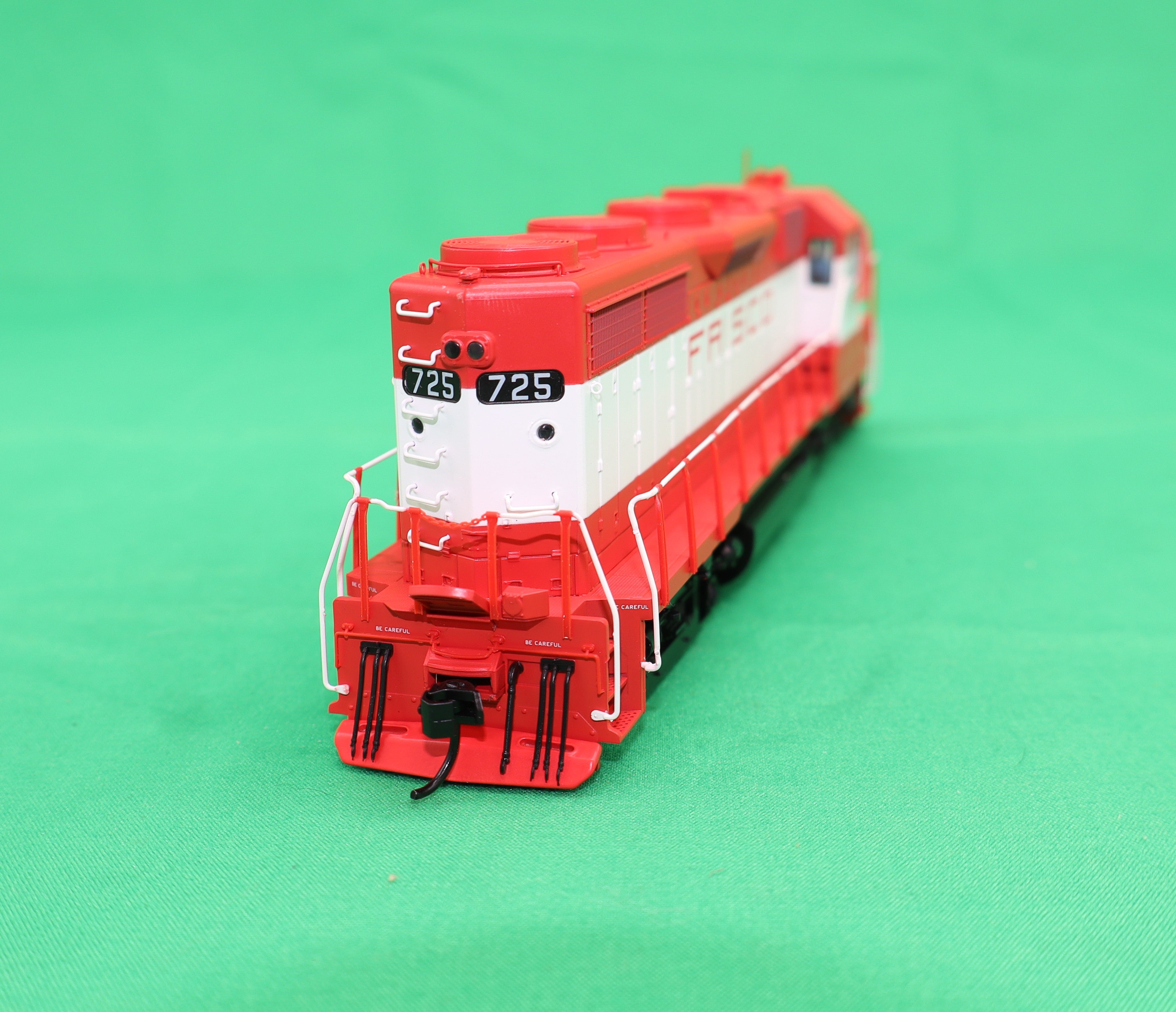 Walthers HO 920-43309 - Proto - EMD GP35 Diesel Locomotive ”St. Louis & San Francisco" #725 w/ LokSound 5 Sound (Frisco) Phase II