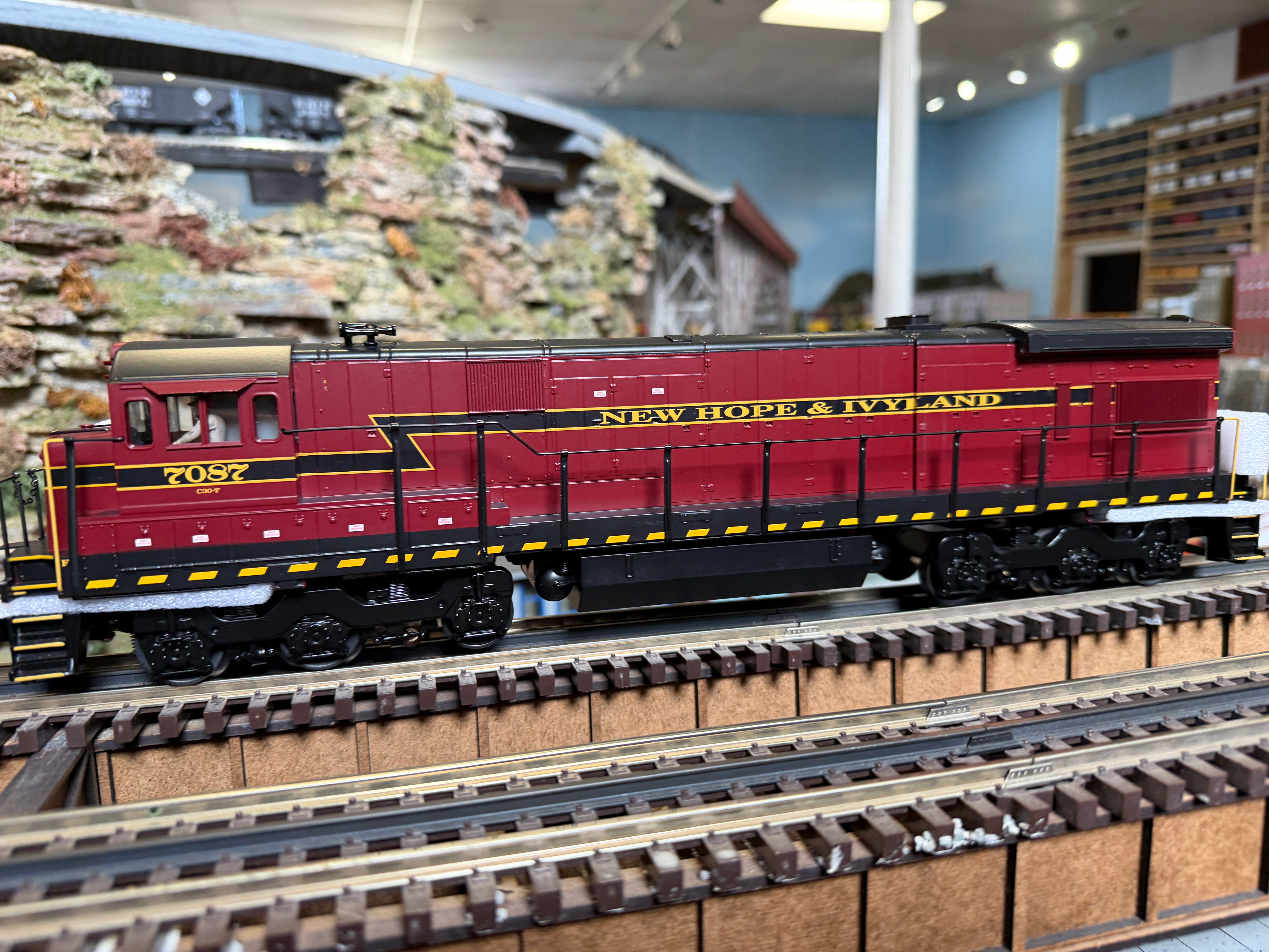 MTH 30-21271-1 C30-7 Scale Diesel "New Hope & Ivyland" with MTH 30-68281 - 60’ Streamlined Passenger Set "New Hope & Ivyland" 4-Car)