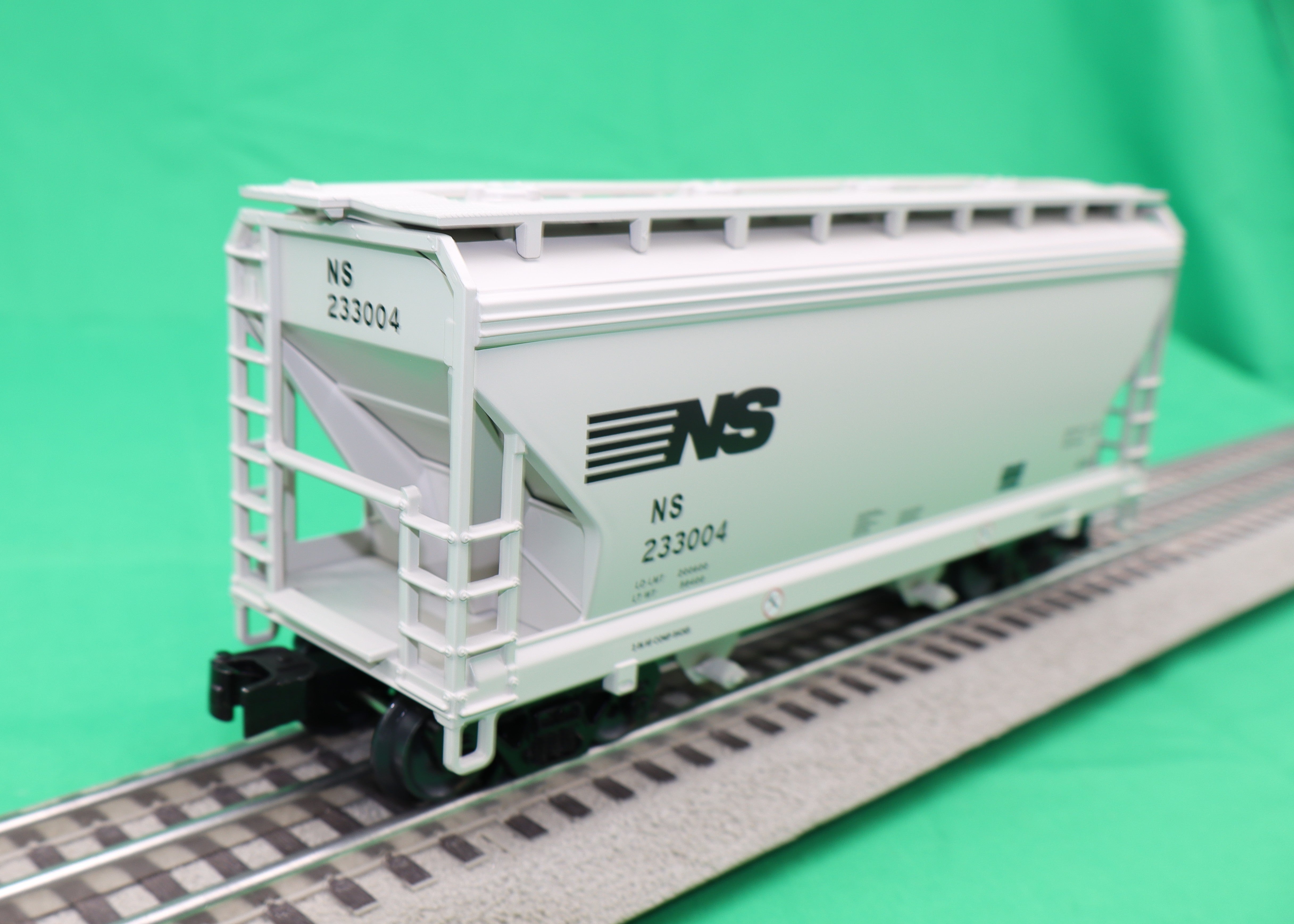 Lionel 2643051 - 2-Bay ACF Covered Hopper Car "Norfolk Southern" #233004
