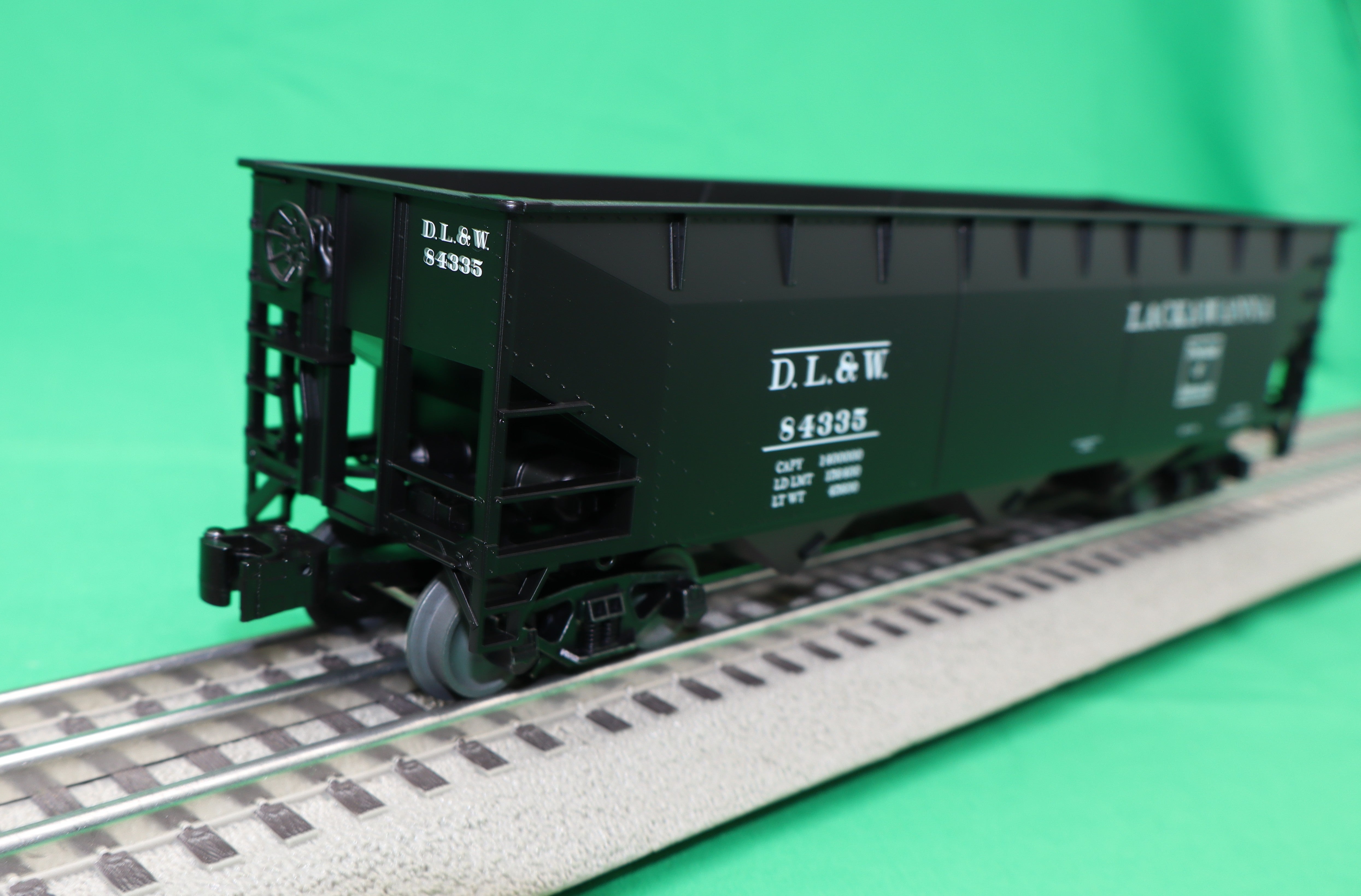 Lionel 2642169 - 3-Bay AAR Hopper Car "Lackawanna" #84335
