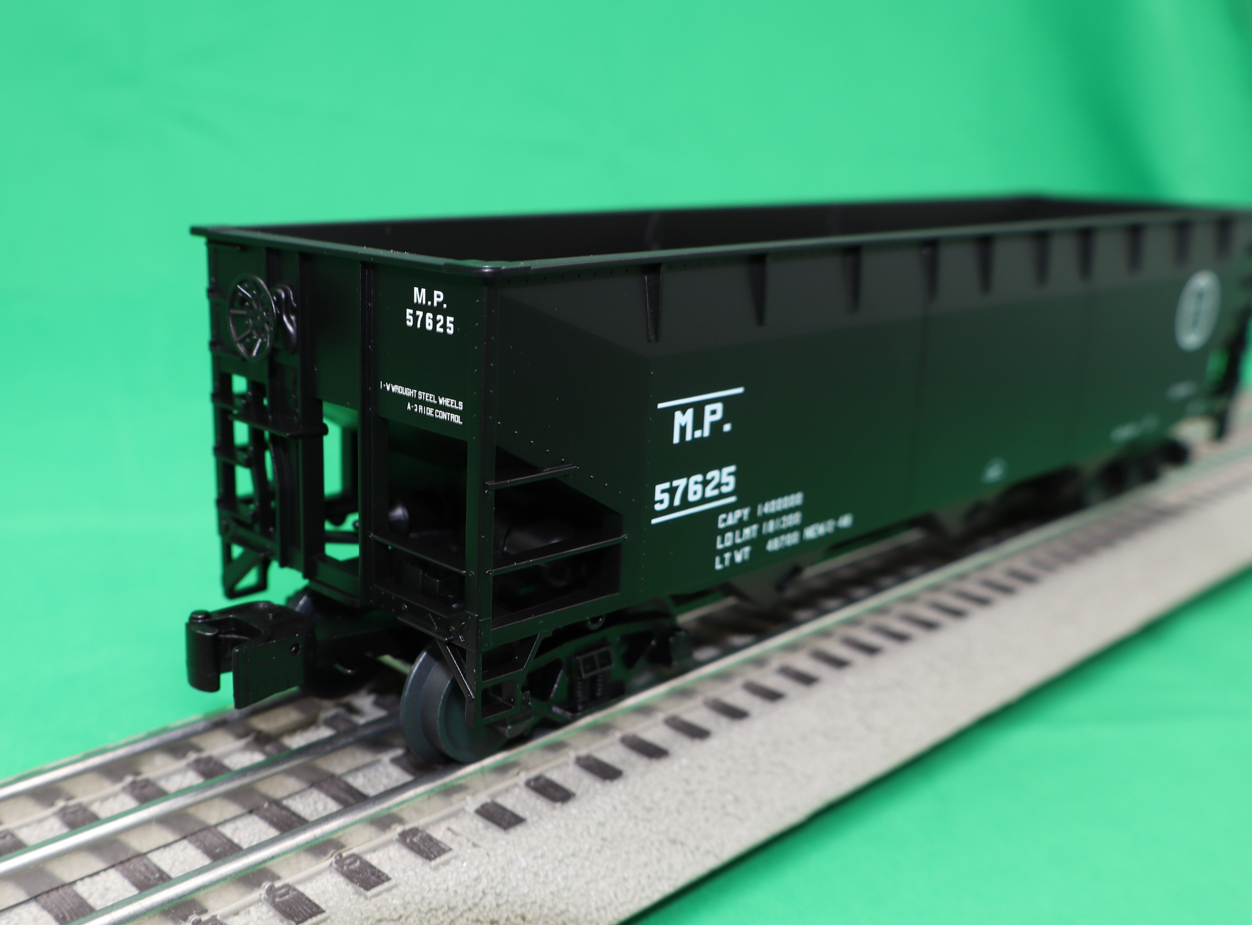 Lionel 2642179 - 3-Bay AAR Hopper Car "Missouri Pacific" #57625