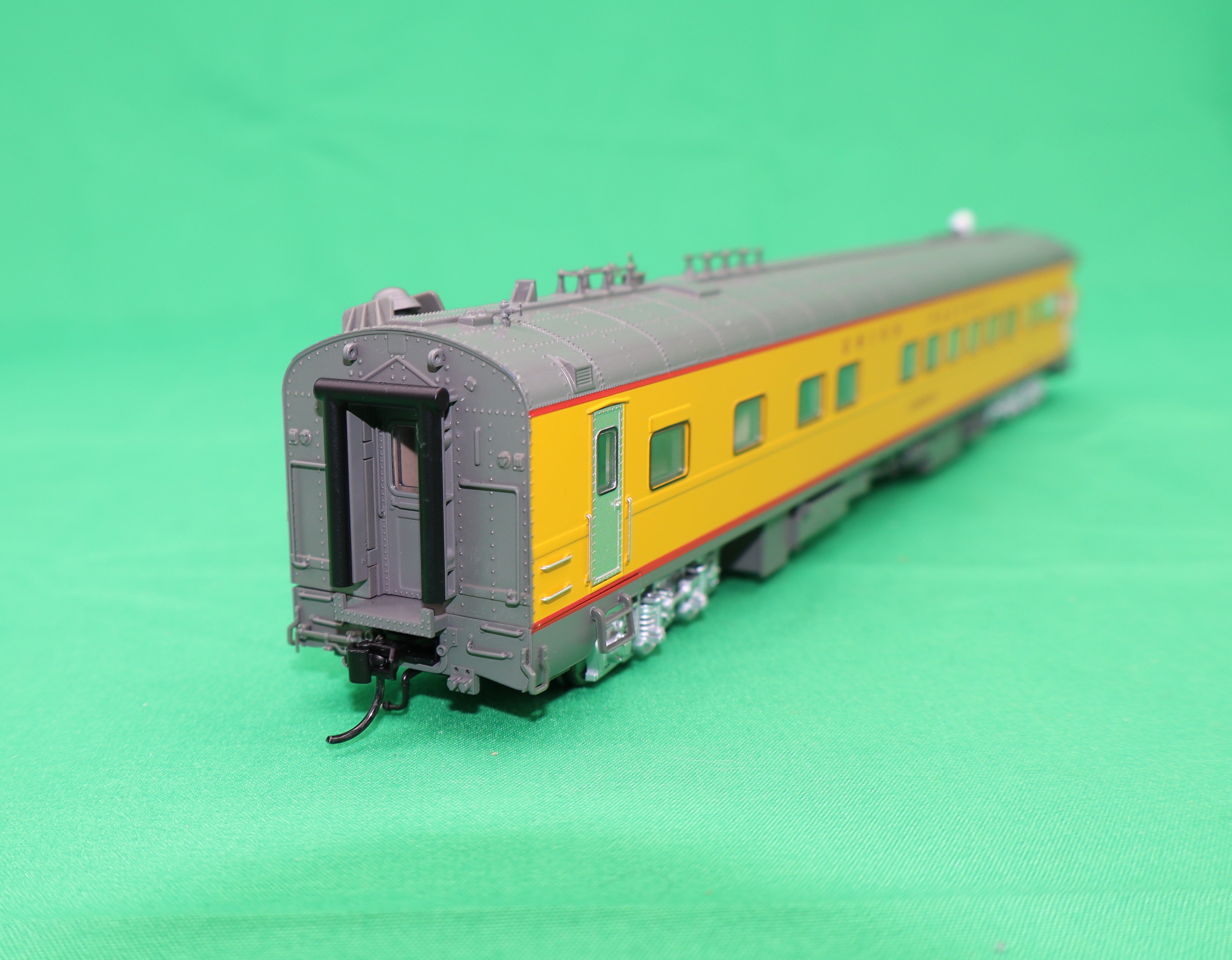 Broadway Limited Imports HO 9592 - Business Observation Passenger Car "Union Pacific" #101 (Lincoln)