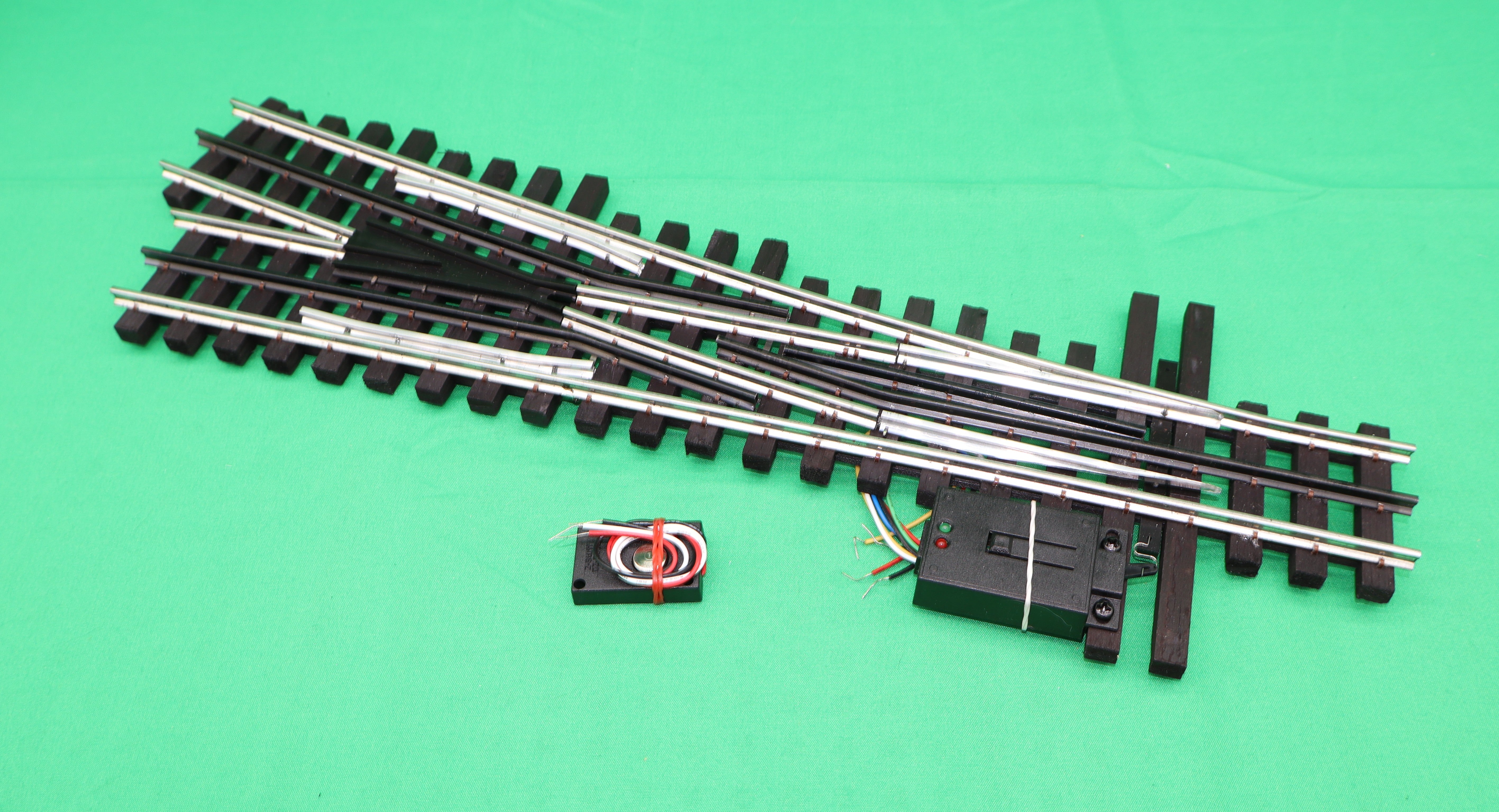 Ross Custom Switches #100M25 - Super Line - Regular 11 Degree Track (Right Hand) w/ Dz2500