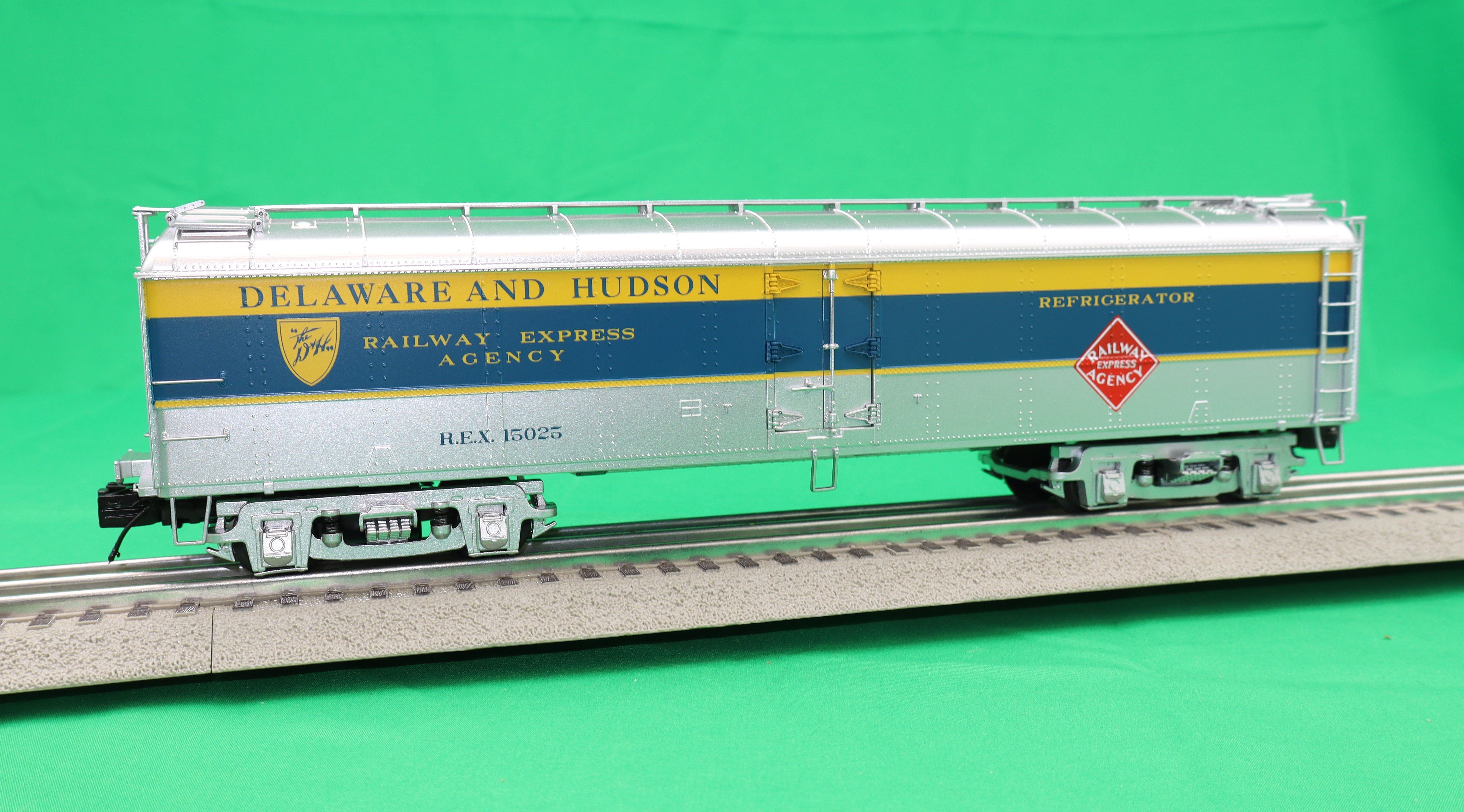 MTH 20-94755 - Premier - R50B Express Reefer Car "Delaware & Hudson"