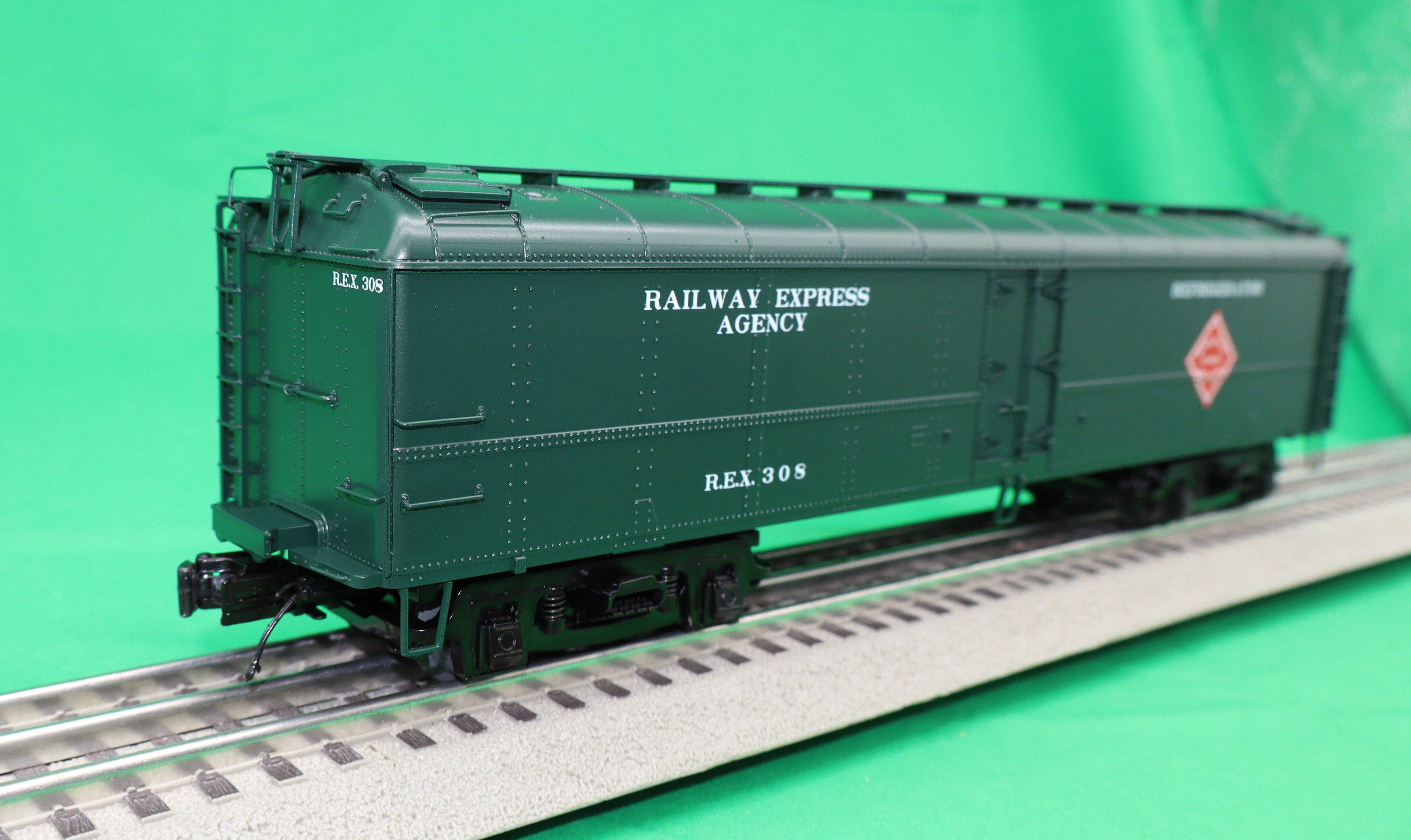 MTH 20-94754 - Premier - R50B Express Reefer Car "Railway Express Agency" - MrMuffin'sTrains