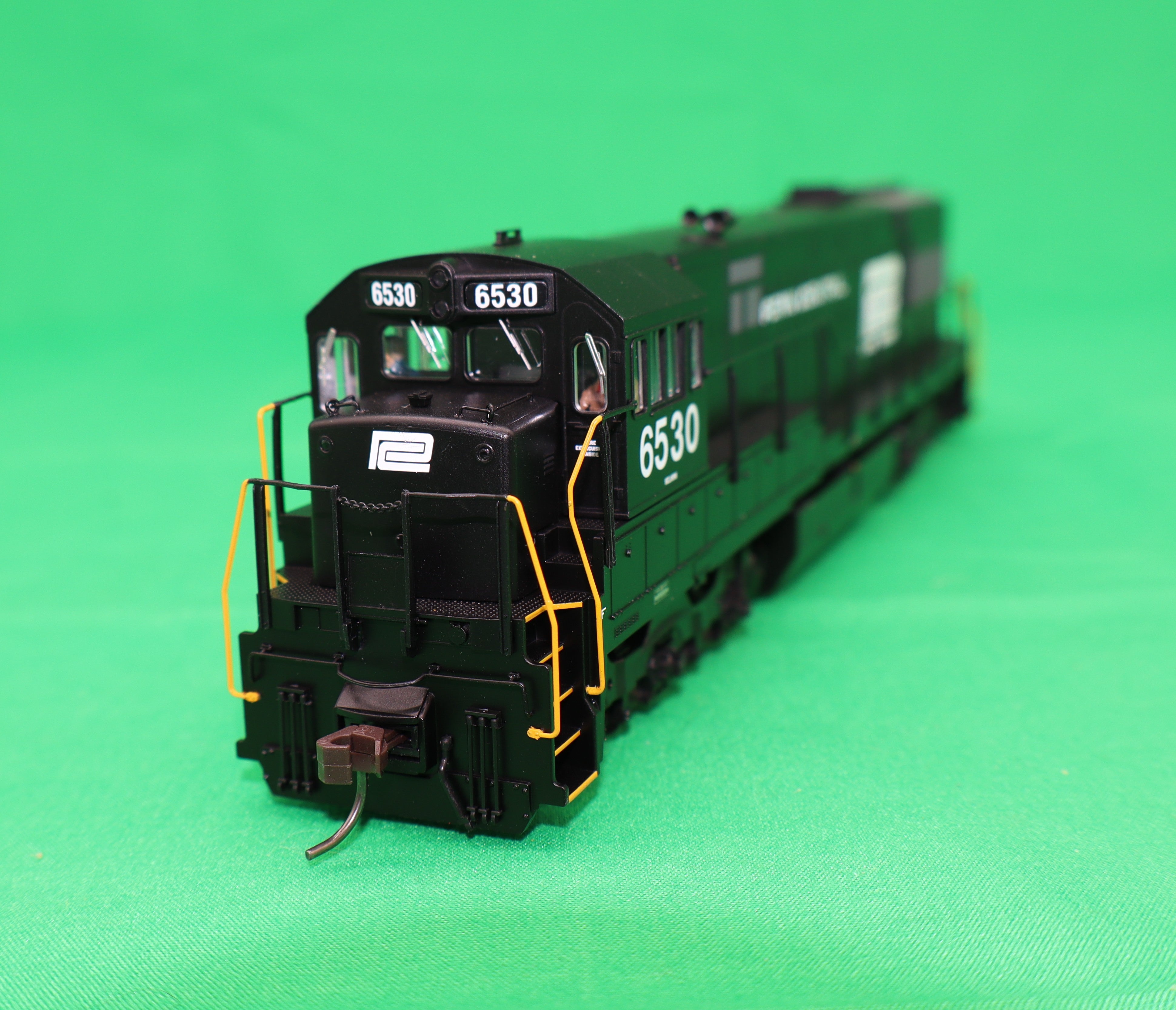 Atlas HO 10004612 - Master - Gold Model - U28C Diesel Locomotive "Penn Central" #6530