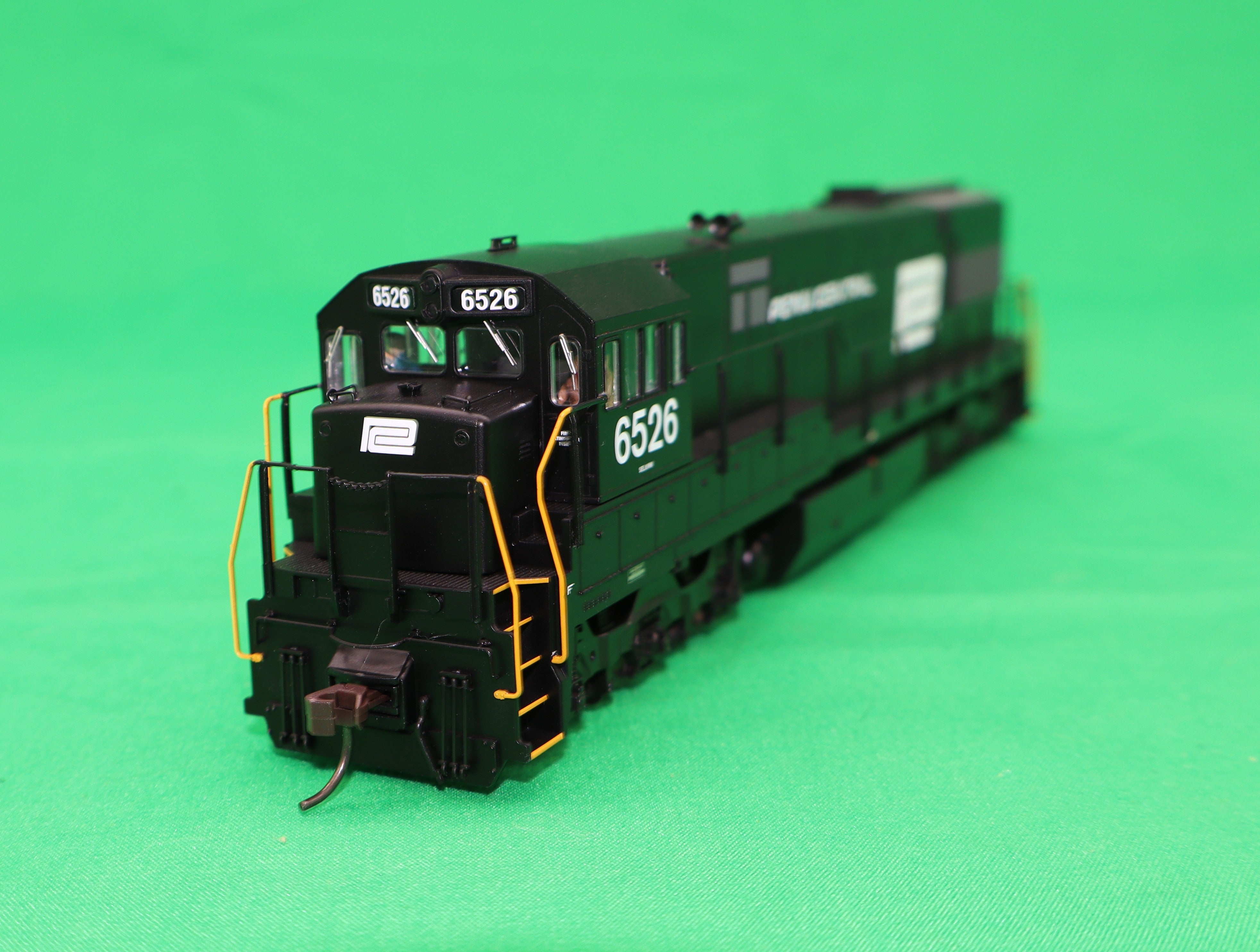 Atlas HO 10004611 - Master - Gold Model - U28C Diesel Locomotive "Penn Central" #6526