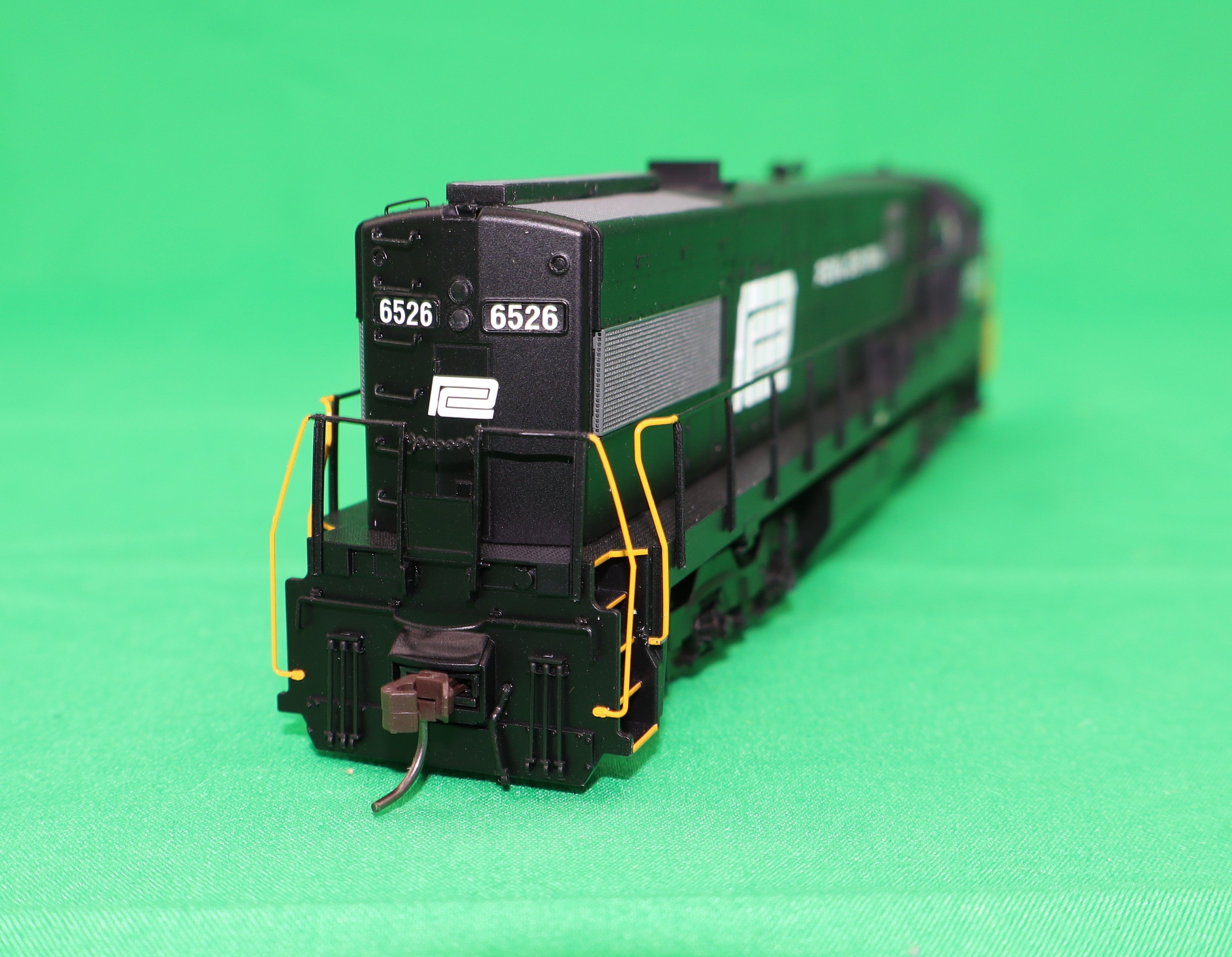 Atlas HO 10004611 - Master - Gold Model - U28C Diesel Locomotive "Penn Central" #6526