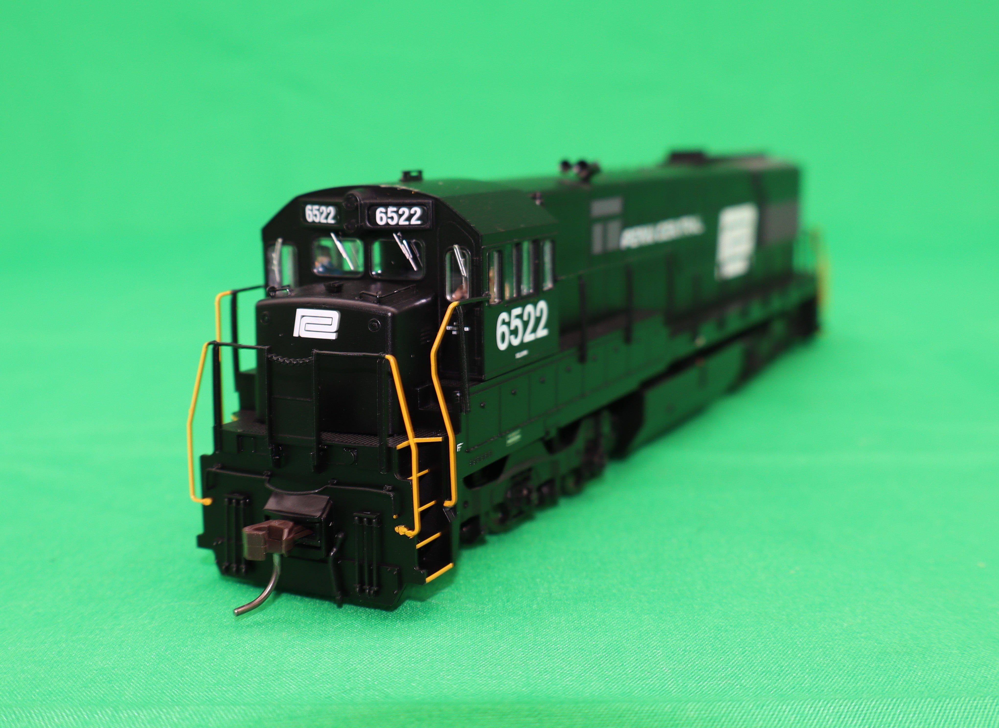 Atlas HO 10004610 - Master - Gold Model - U28C Diesel Locomotive "Penn Central" #6522