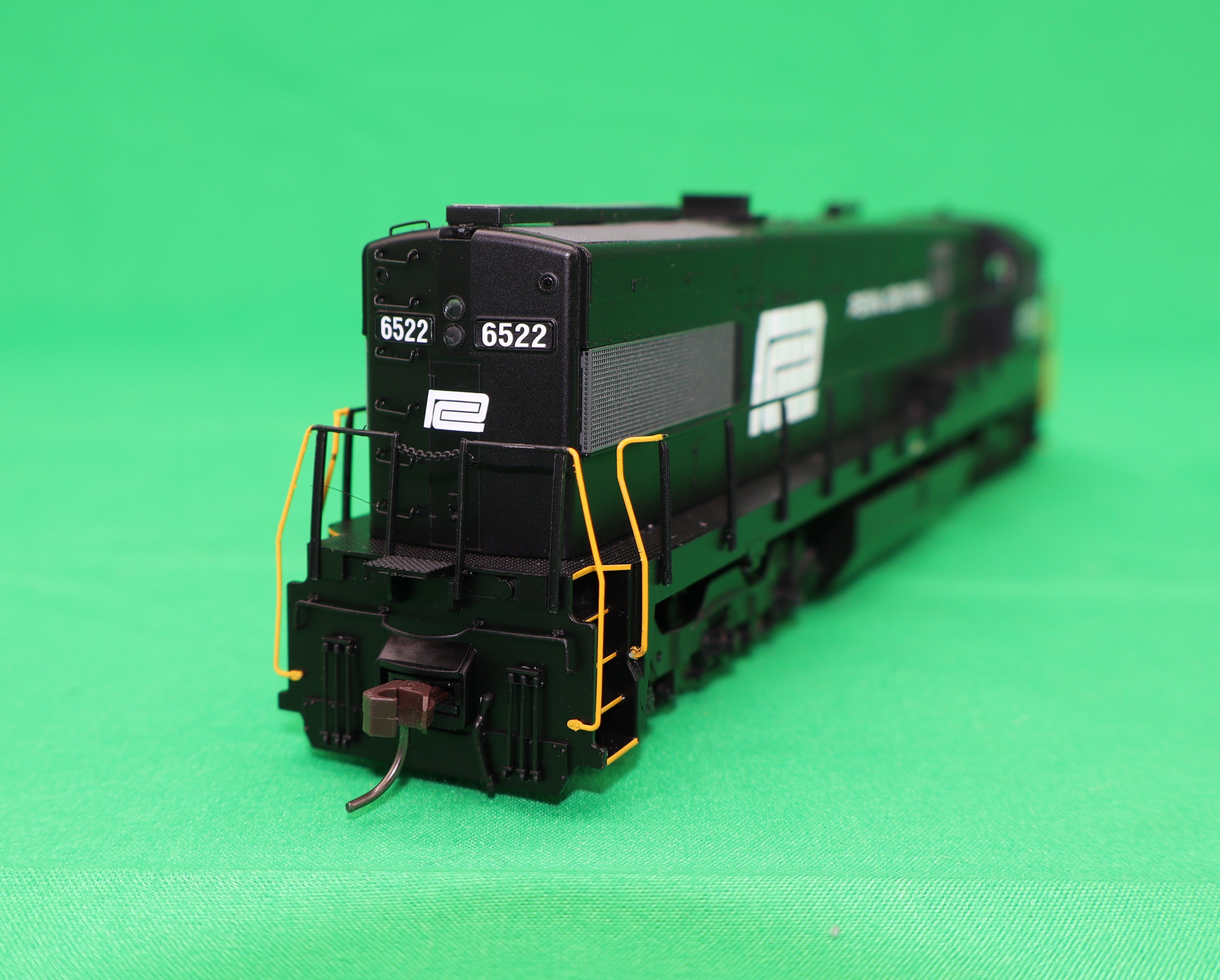 Atlas HO 10004610 - Master - Gold Model - U28C Diesel Locomotive "Penn Central" #6522