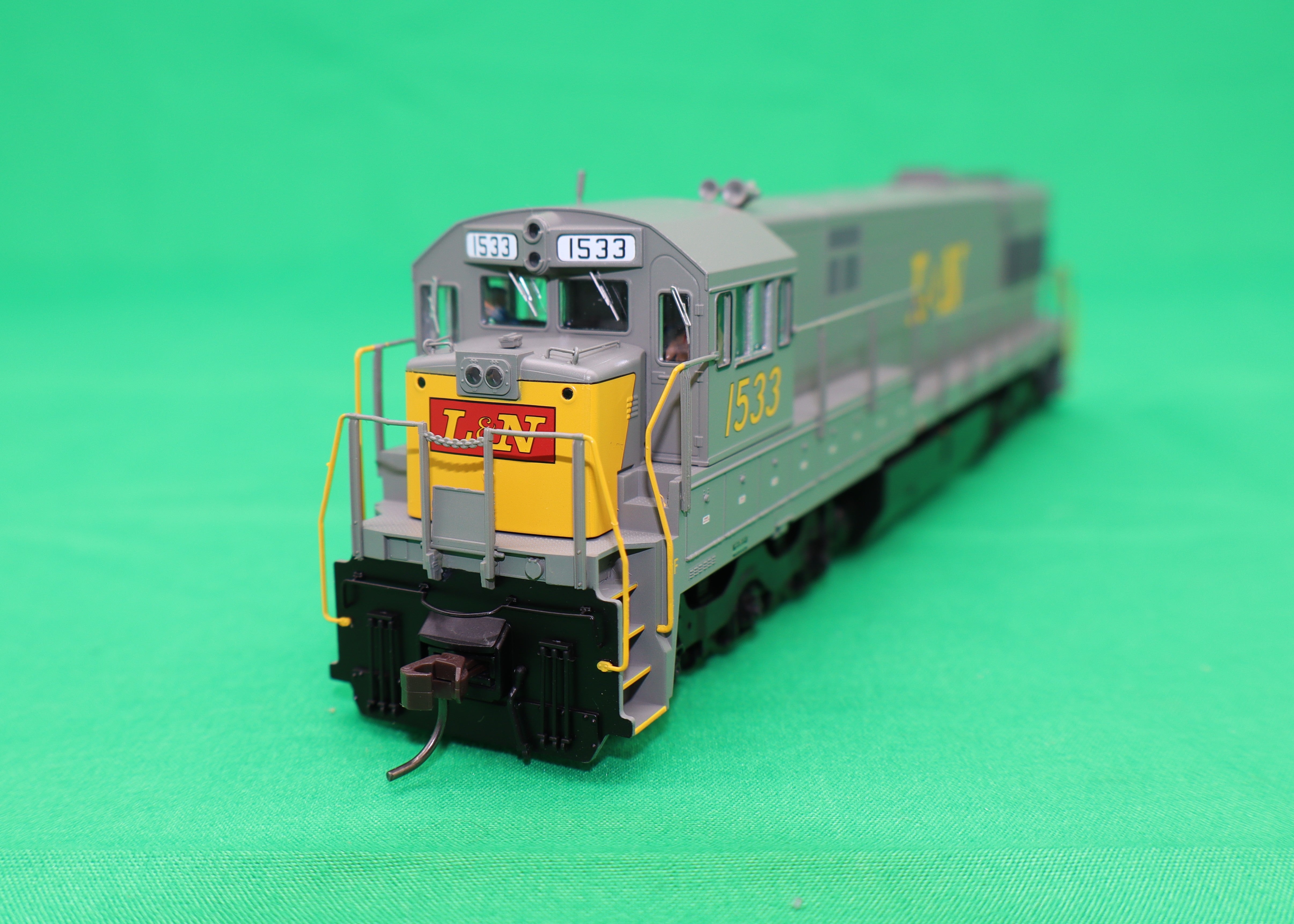 Atlas HO 10004609 - Master - Gold Model - U28C Diesel Locomotive "Louisville & Nashville" #1533